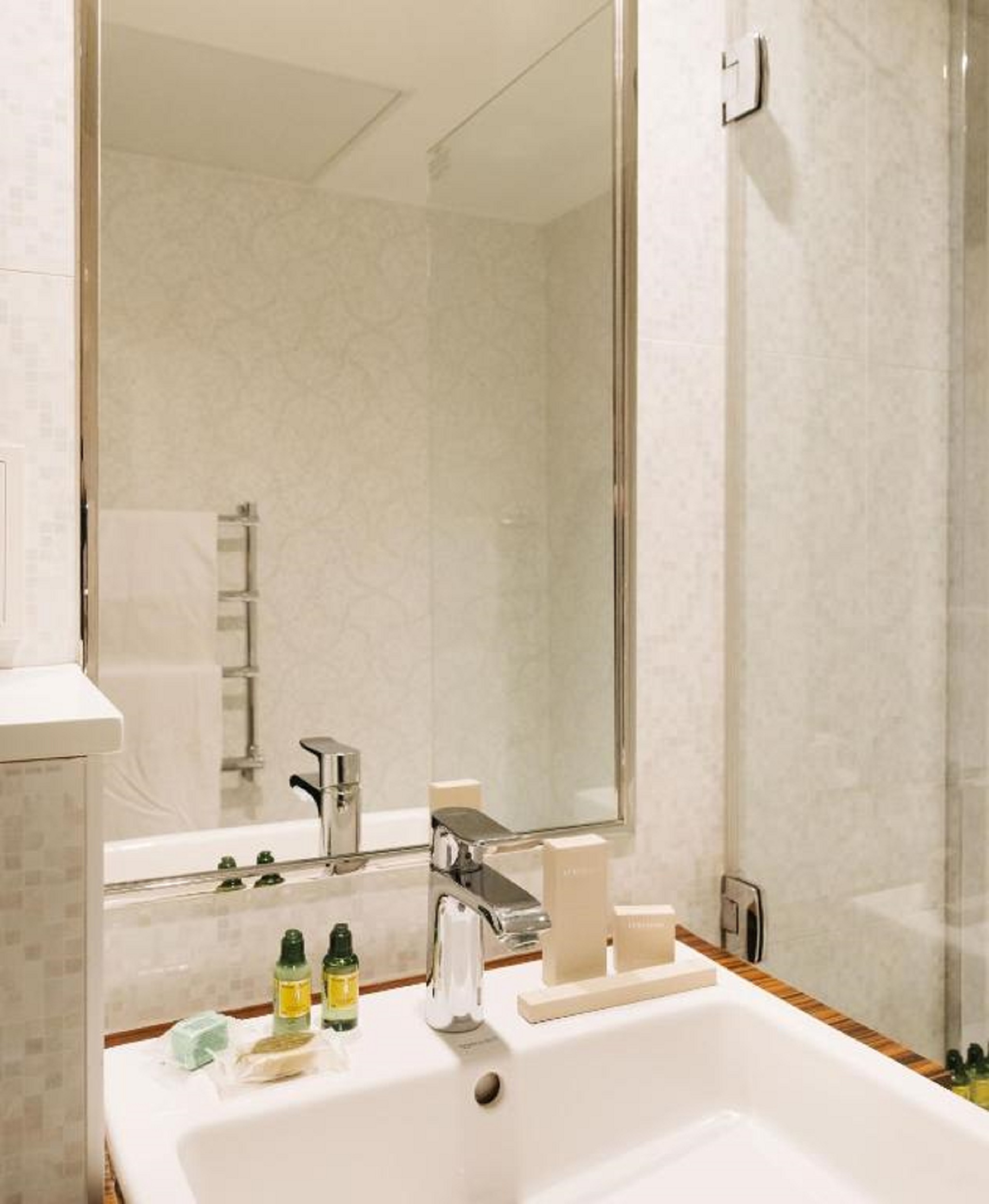 Le Parisis Hôtel by null