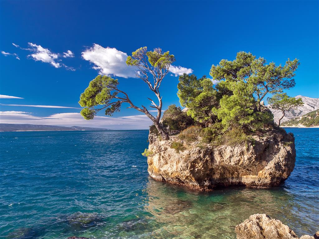 Le Méridien Lav, Split by null