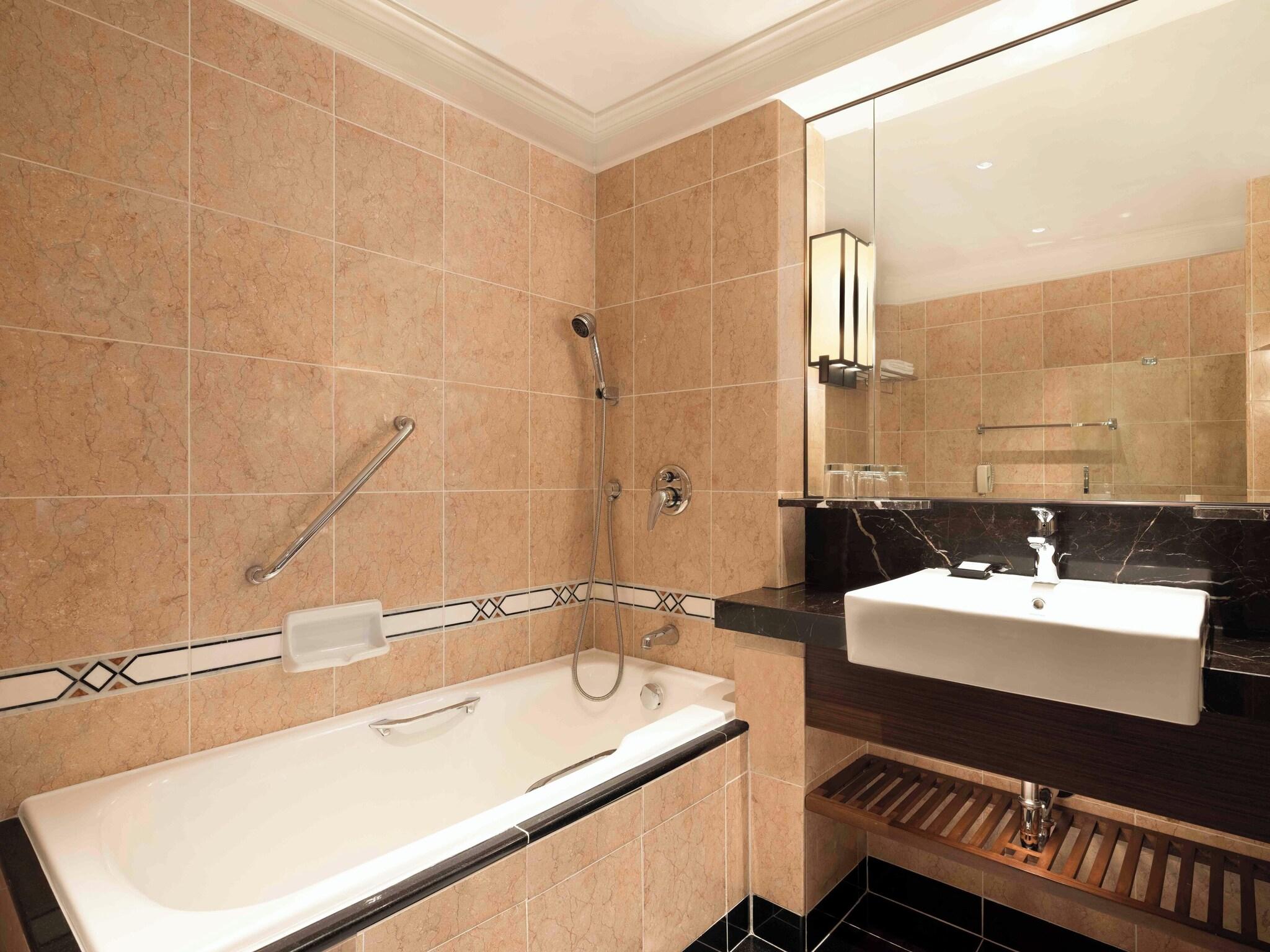 Sheraton Saigon Grand Opera Hotel