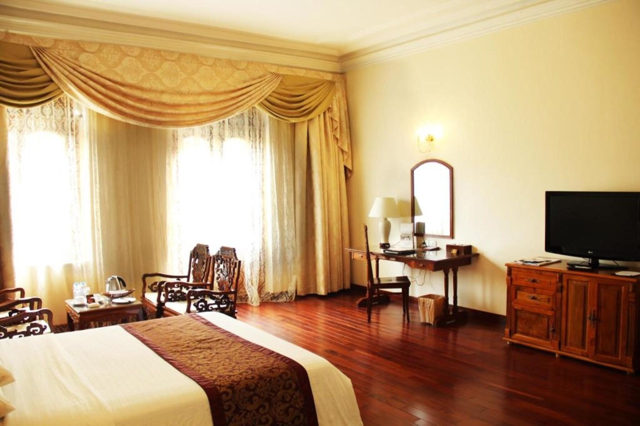 Hotel Continental Saigon by null