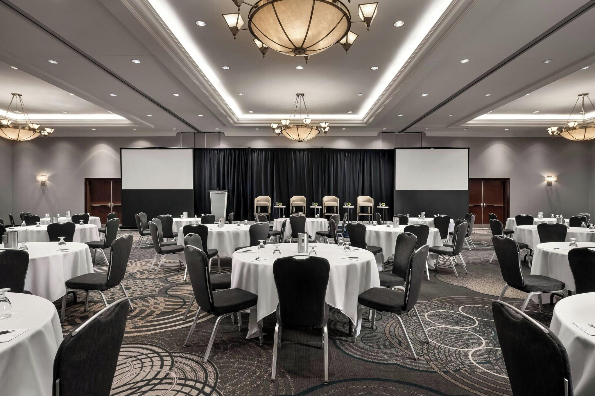 Sheraton Toronto Airport Hotel & Conference Center