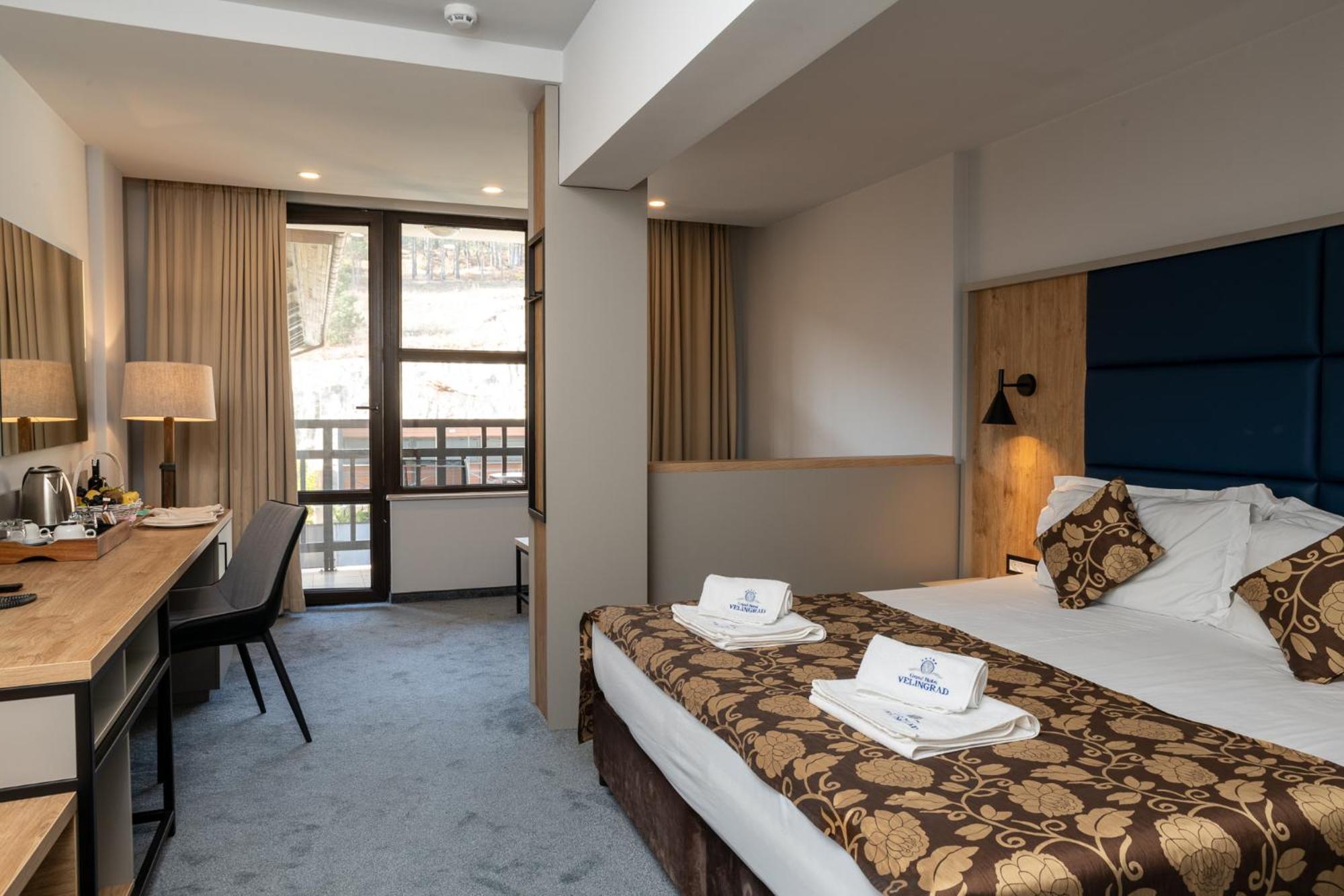 Double or twin room, deluxe, with views, balcony