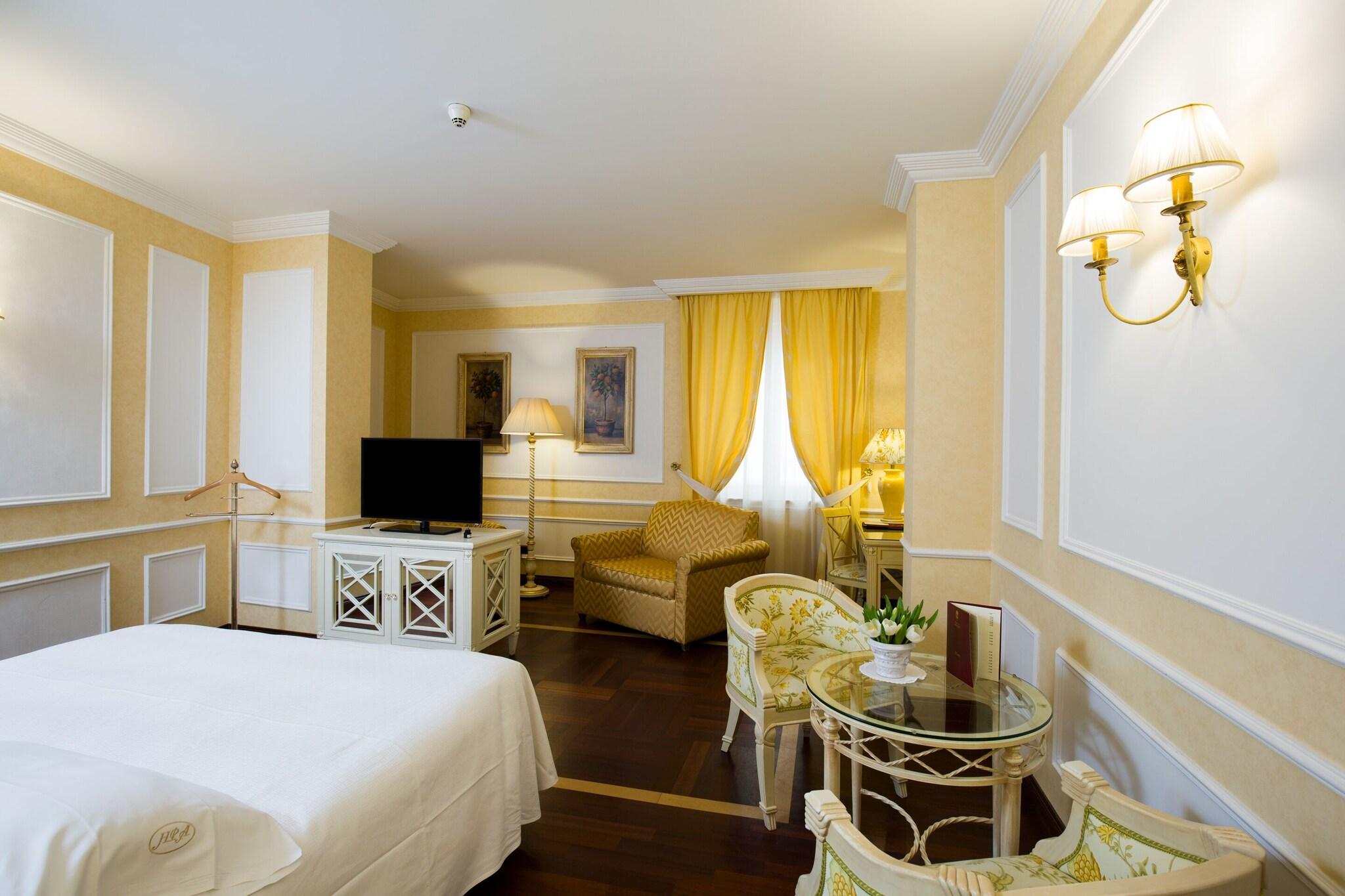 Palazzo Alabardieri by null