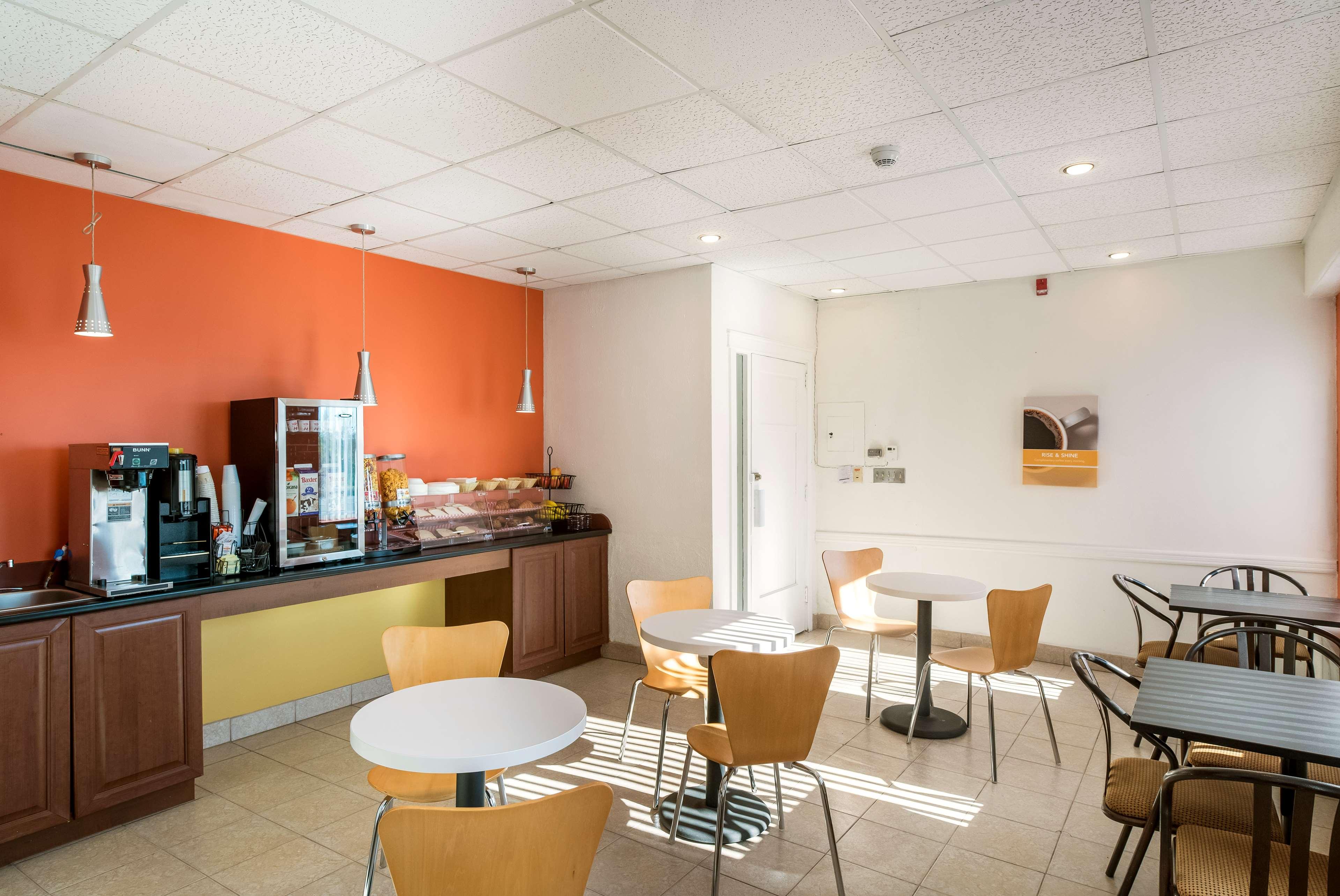 Motel 6 Moncton - New Brunswick