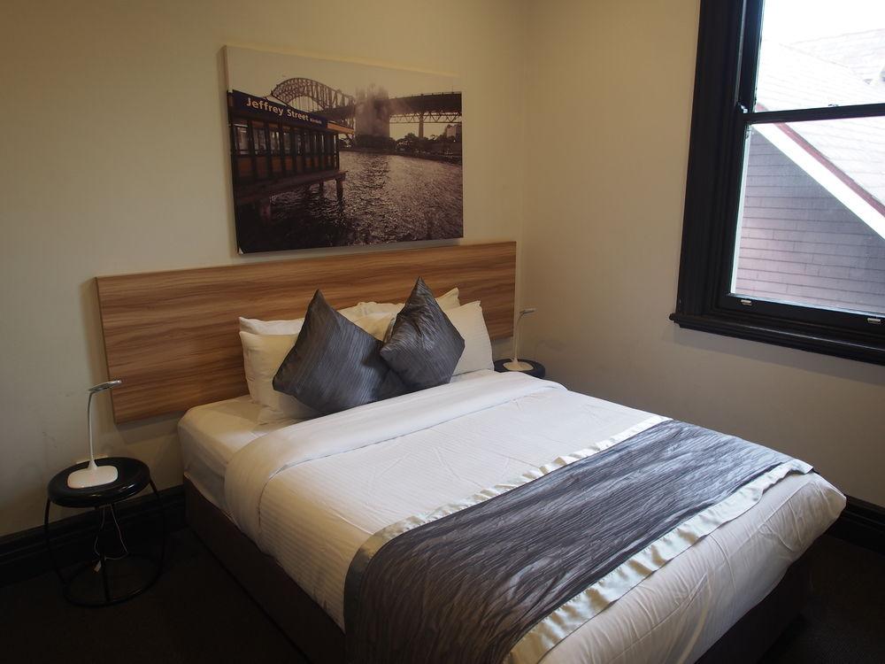 Glenferrie Lodge by null