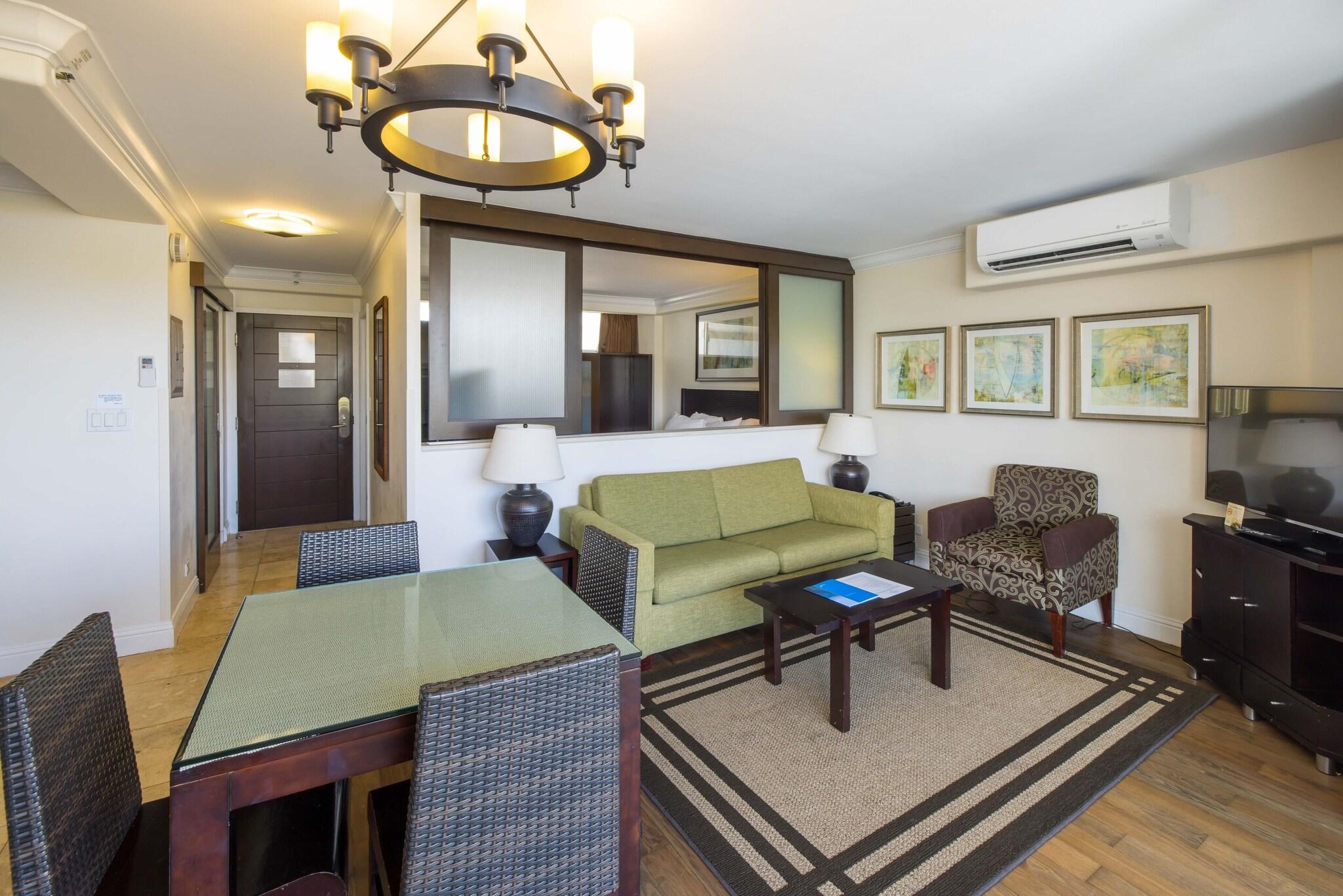 Regency On Beachwalk Waikiki By Outrigger