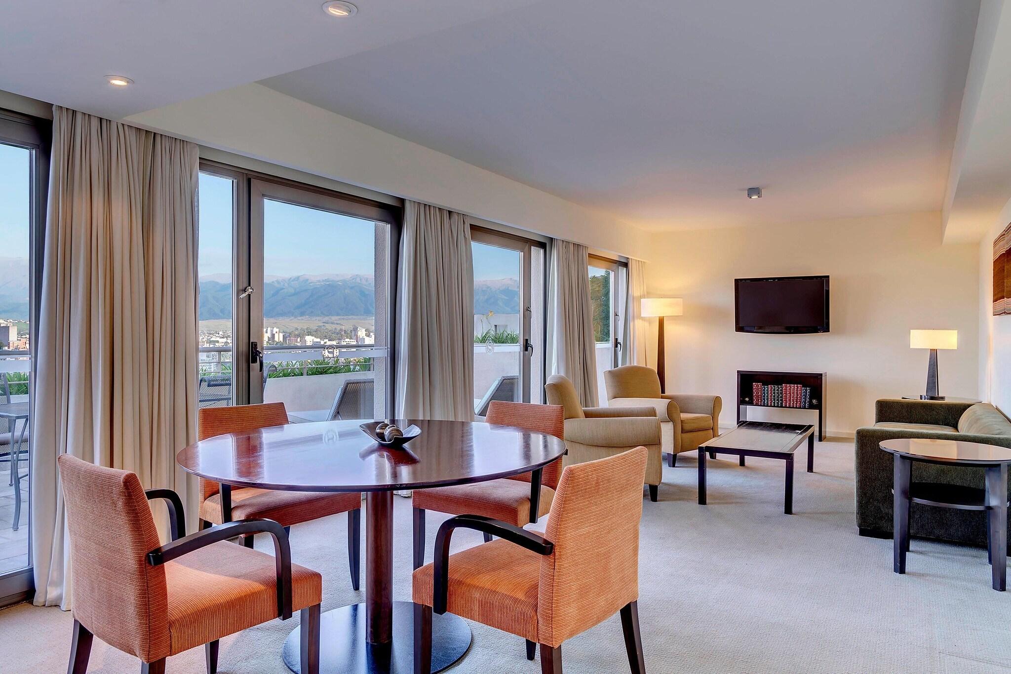 Suite, club, city view