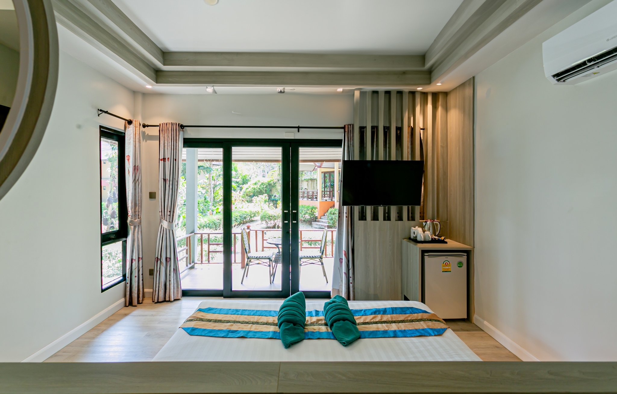 Tonsai Bay Resort
