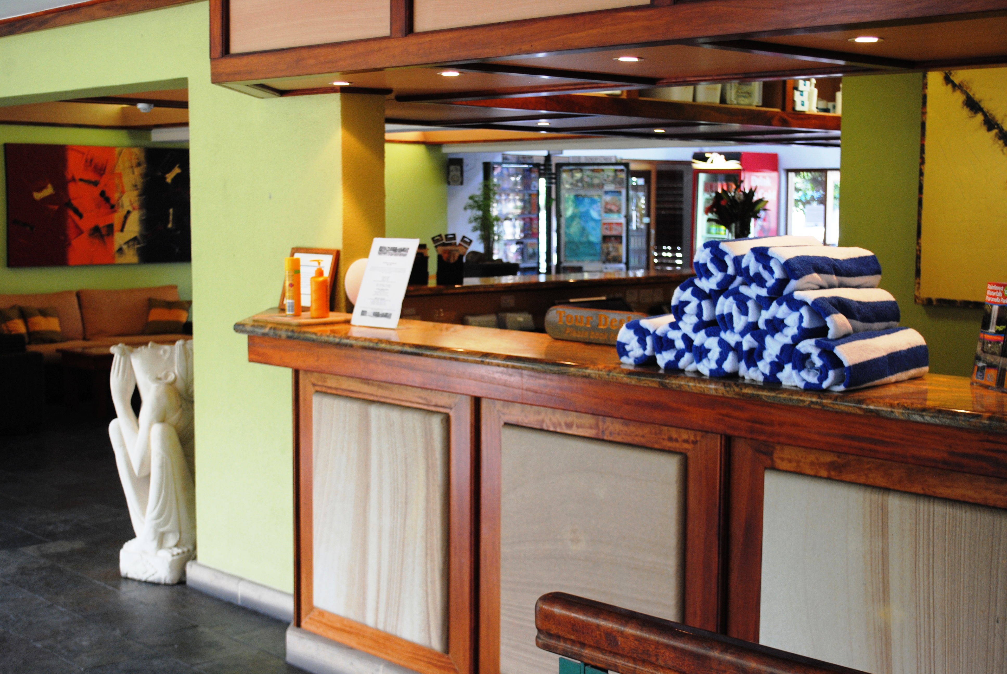 Bay Village Tropical Retreat by null