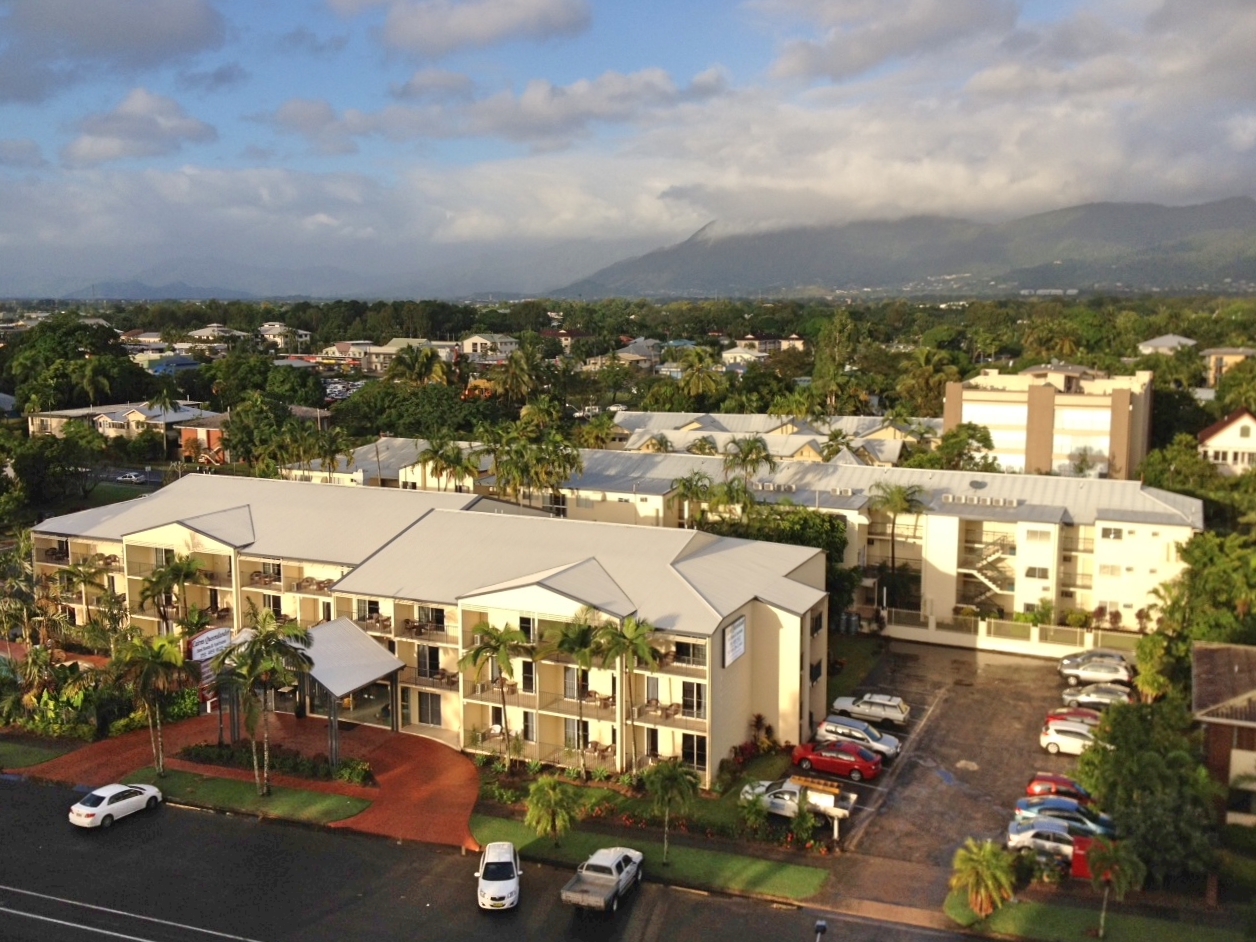 Cairns Queenslander Hotel & Apartments image