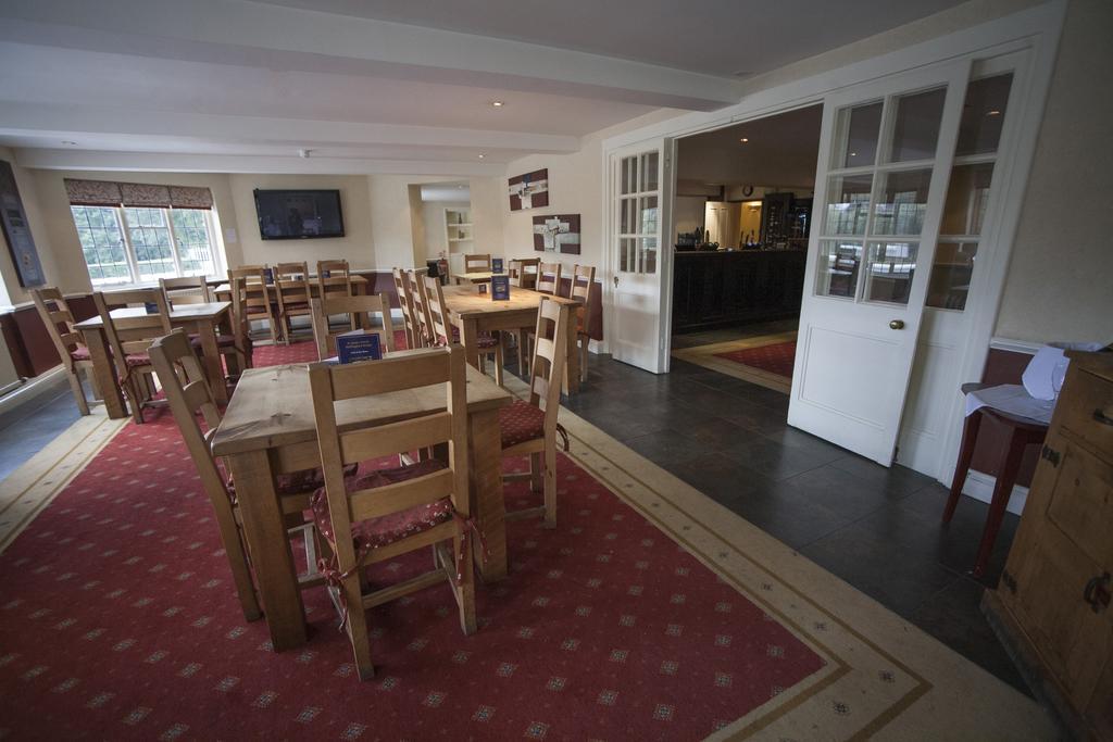 Shillingford Bridge hotel