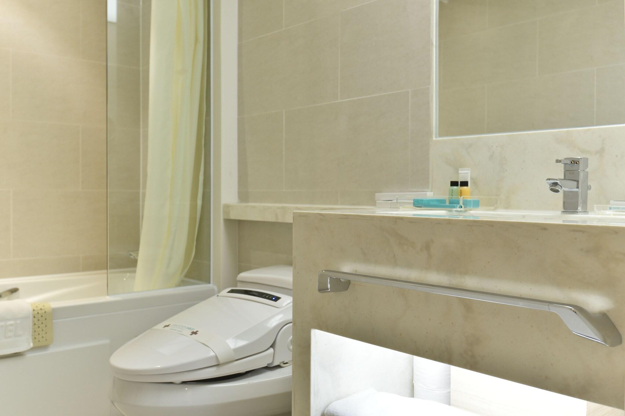 Pacific Hotel by null