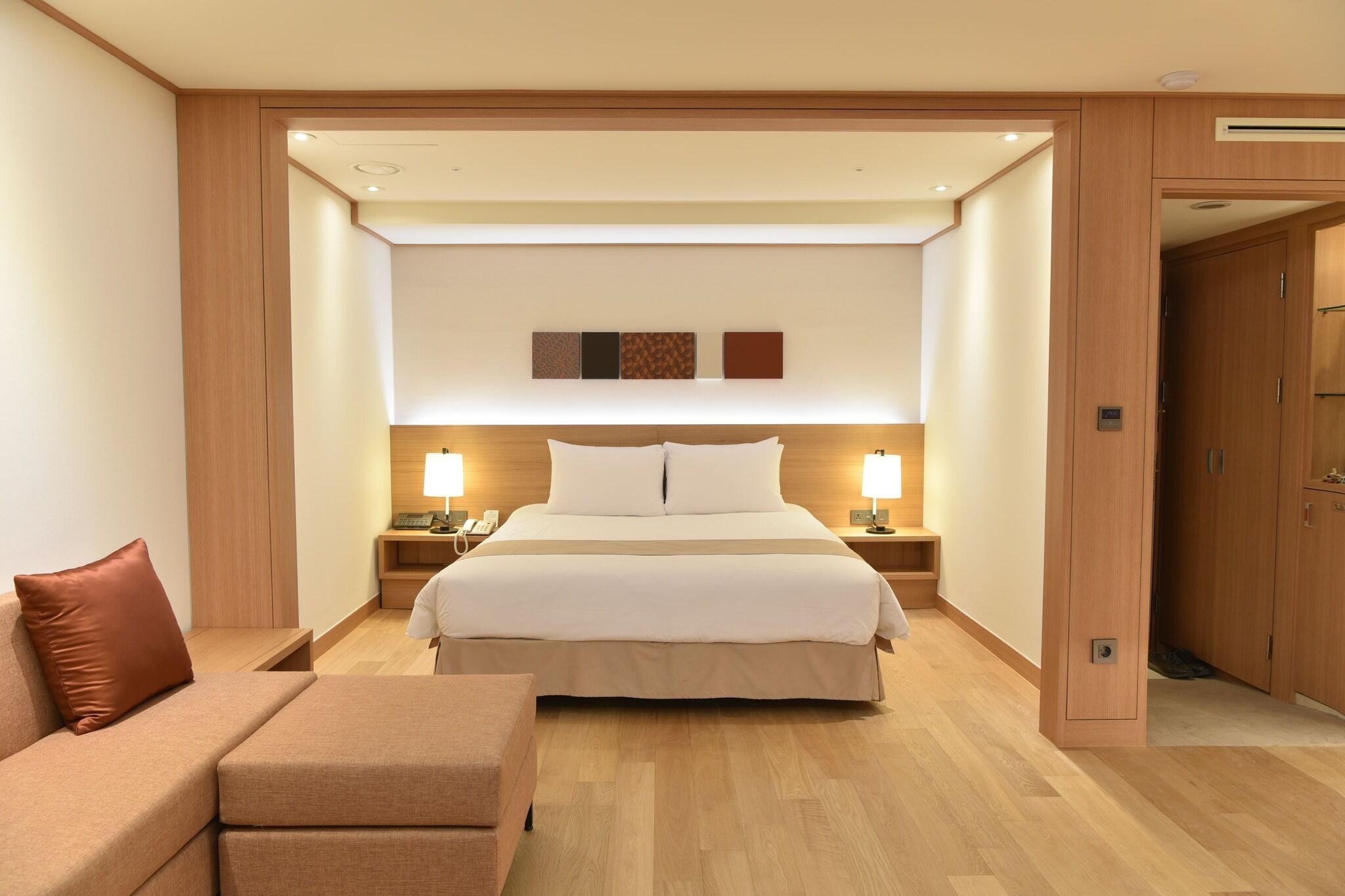 Pacific Hotel by null