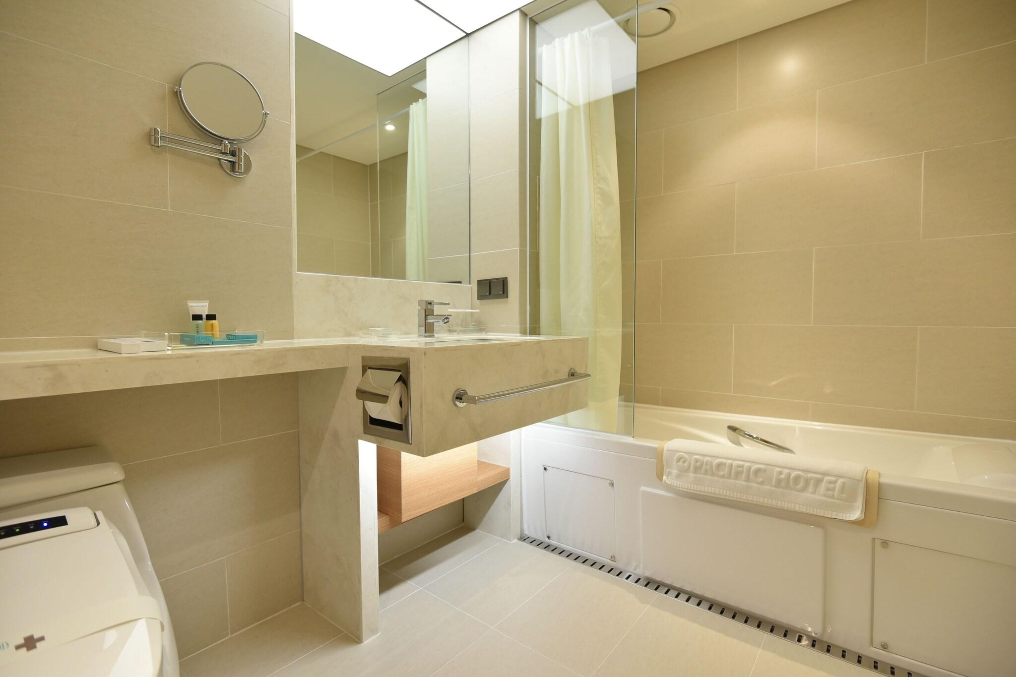 Pacific Hotel by null