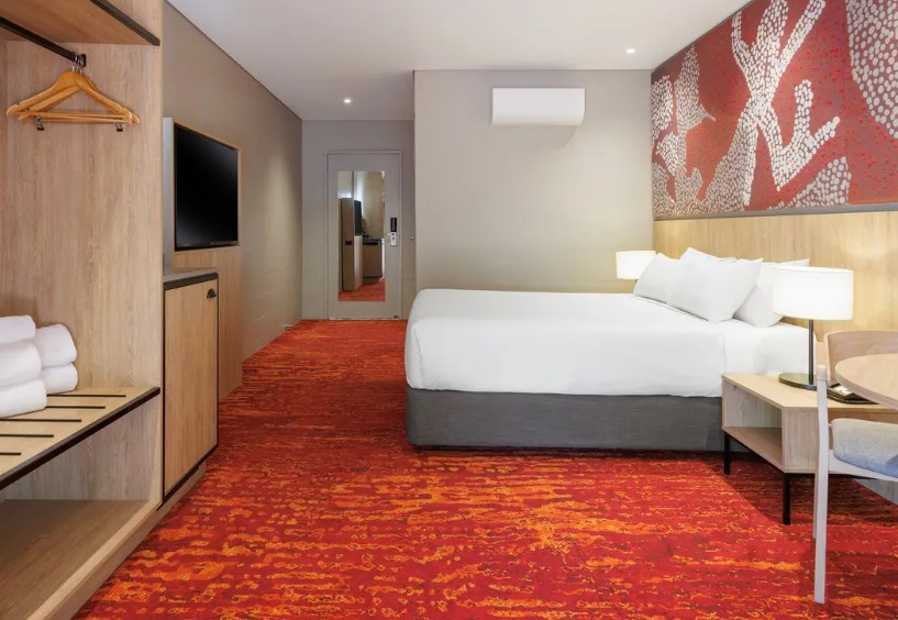 Outback Hotel & Lodge