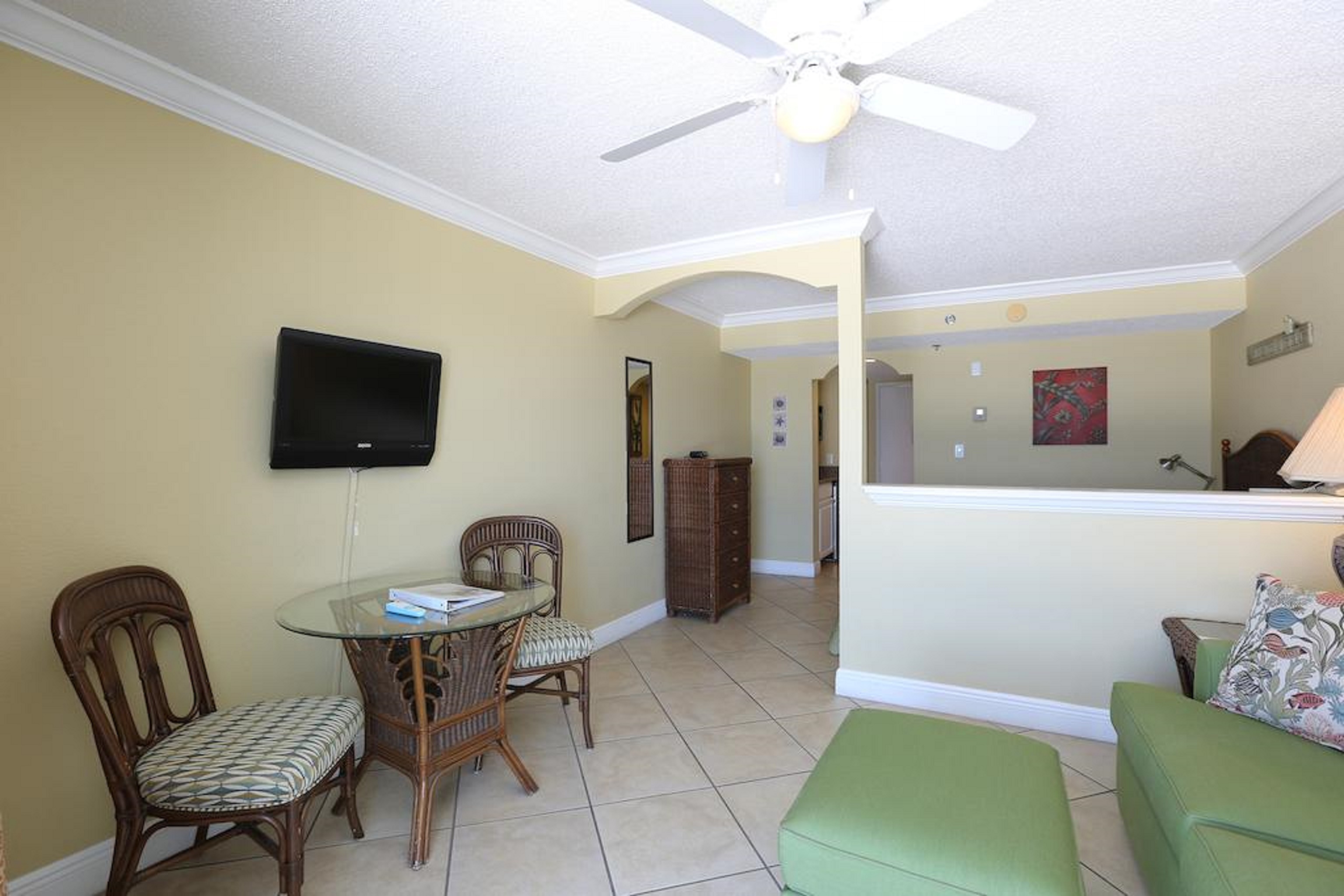 Barefoot Beach Club Hotel