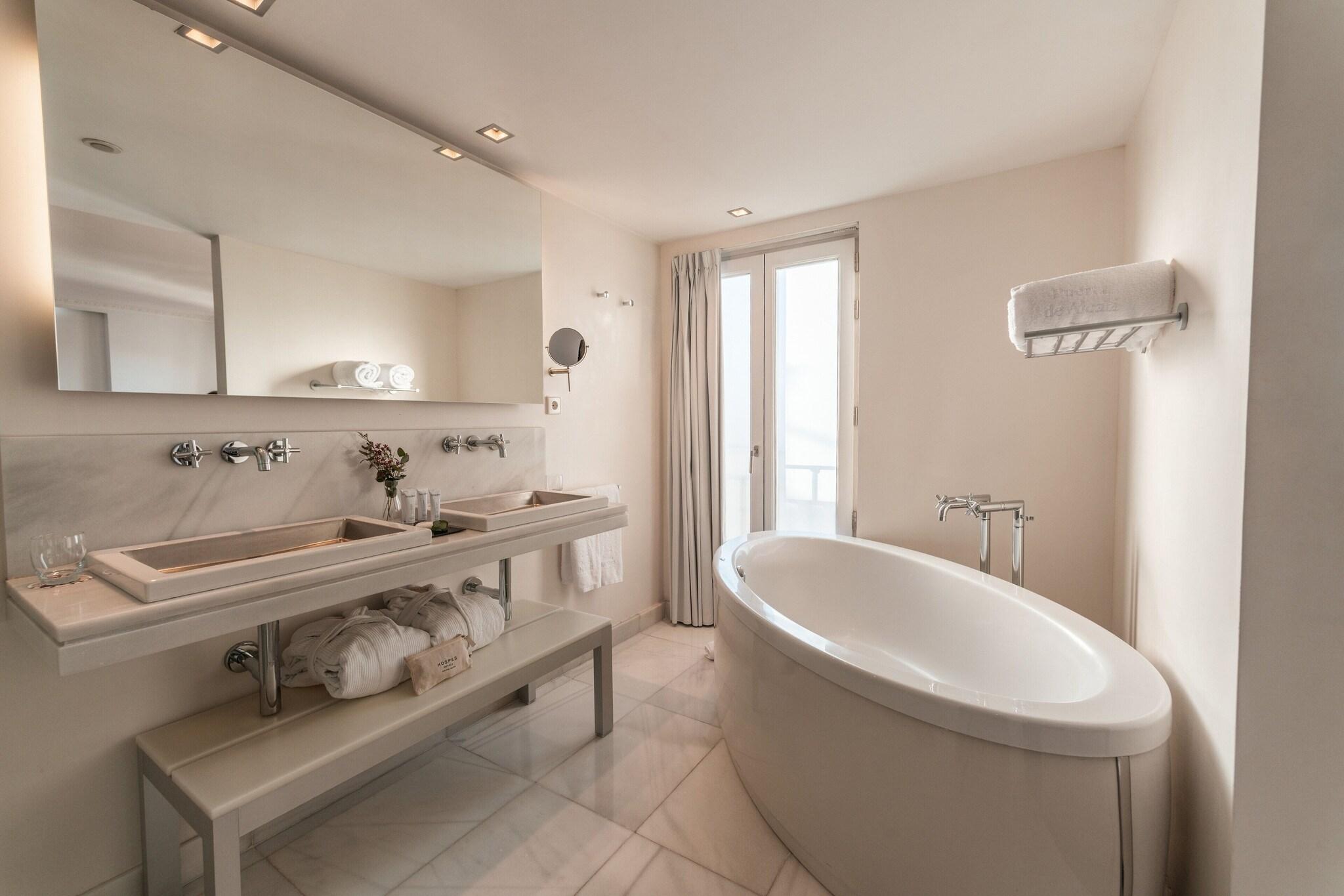 Hospes Puerta de Alcalá by null