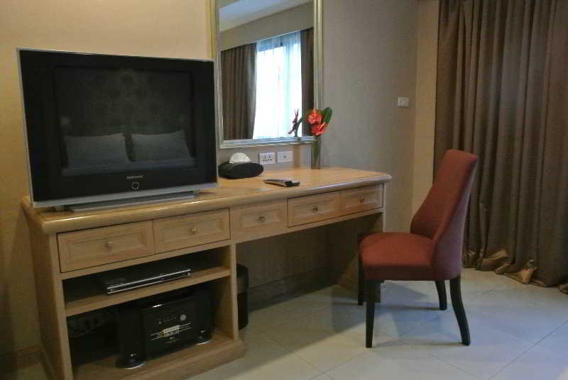 FuramaXclusive Sukhumvit Room Type - Deluxe Double or Twin Room FuramaXclusive Sukhumvit Room Type - Deluxe Double or Twin Room