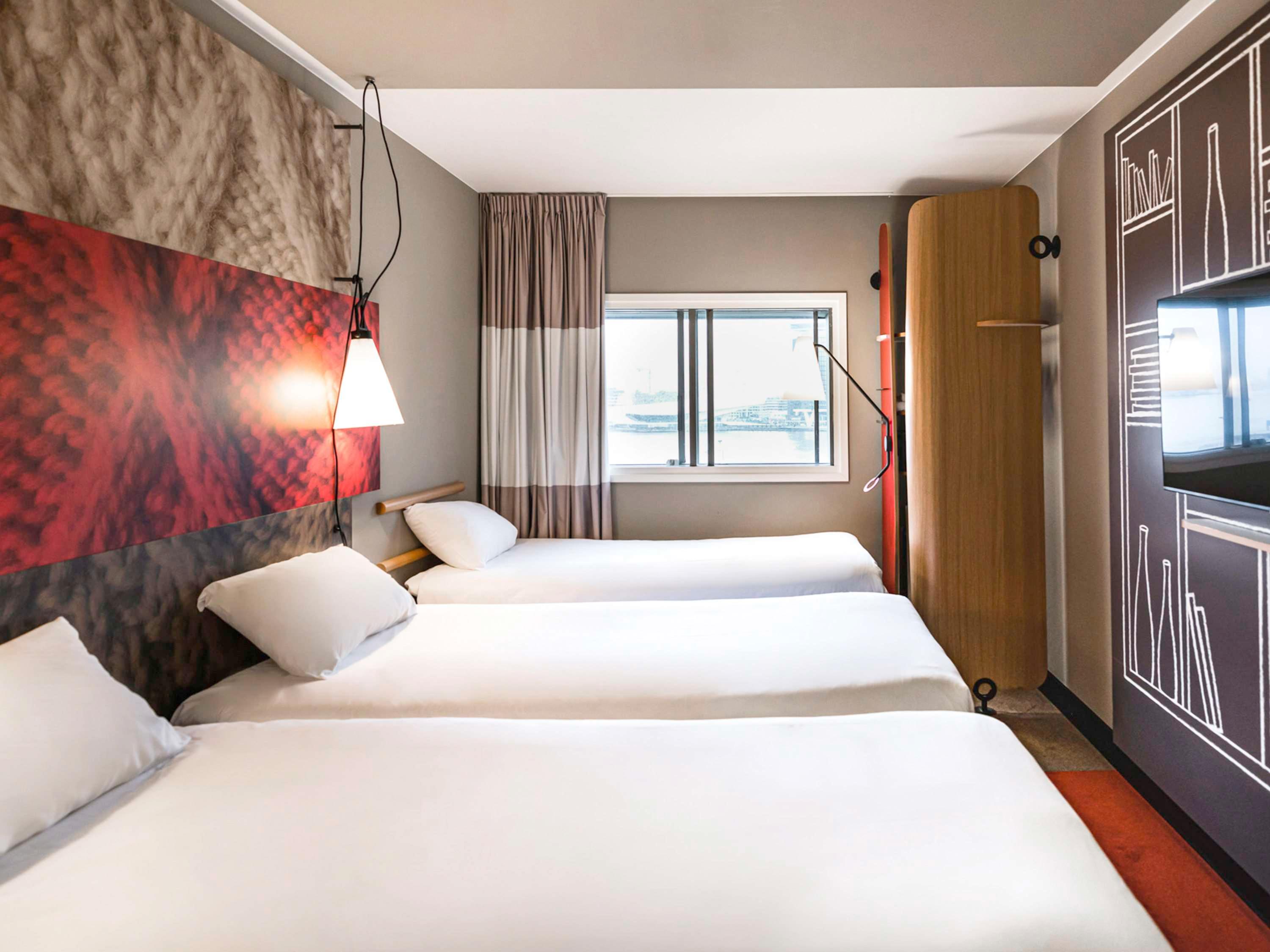 ibis Amsterdam Centre by null