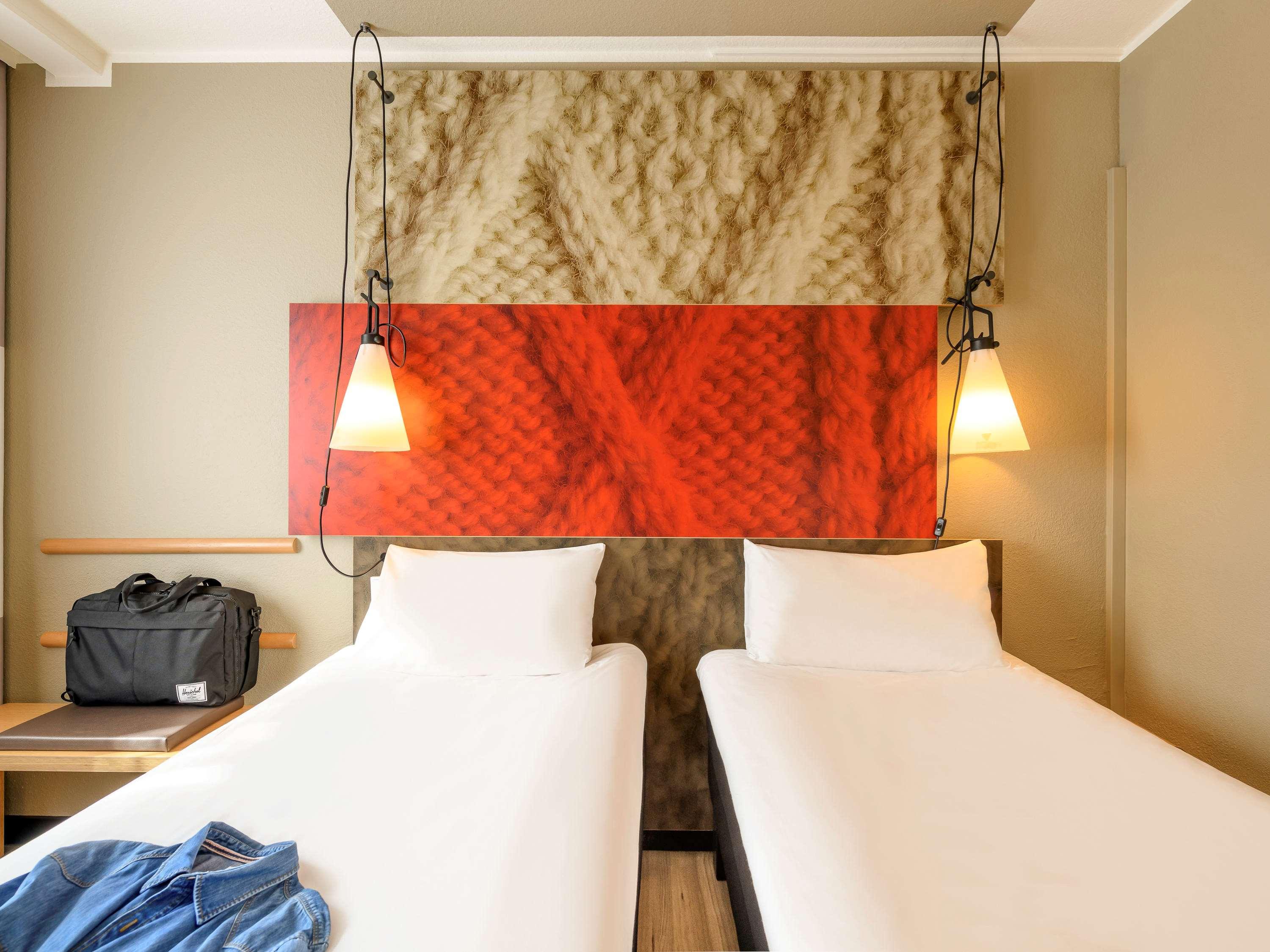 ibis Amsterdam Centre by null