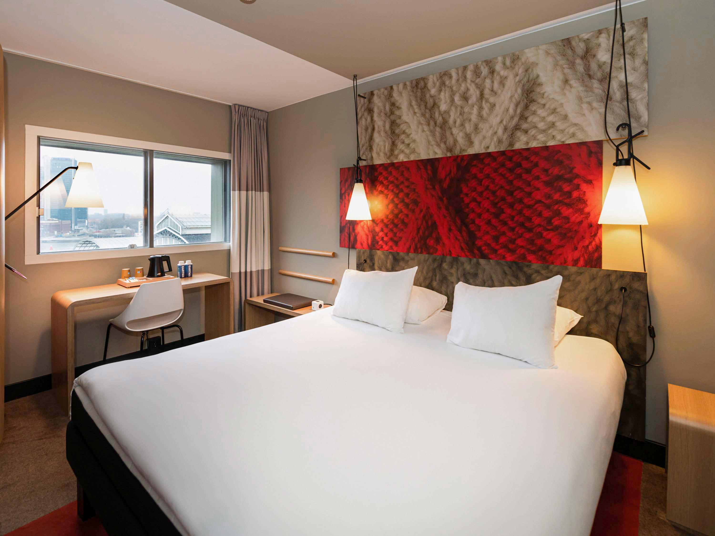 ibis Amsterdam Centre by null