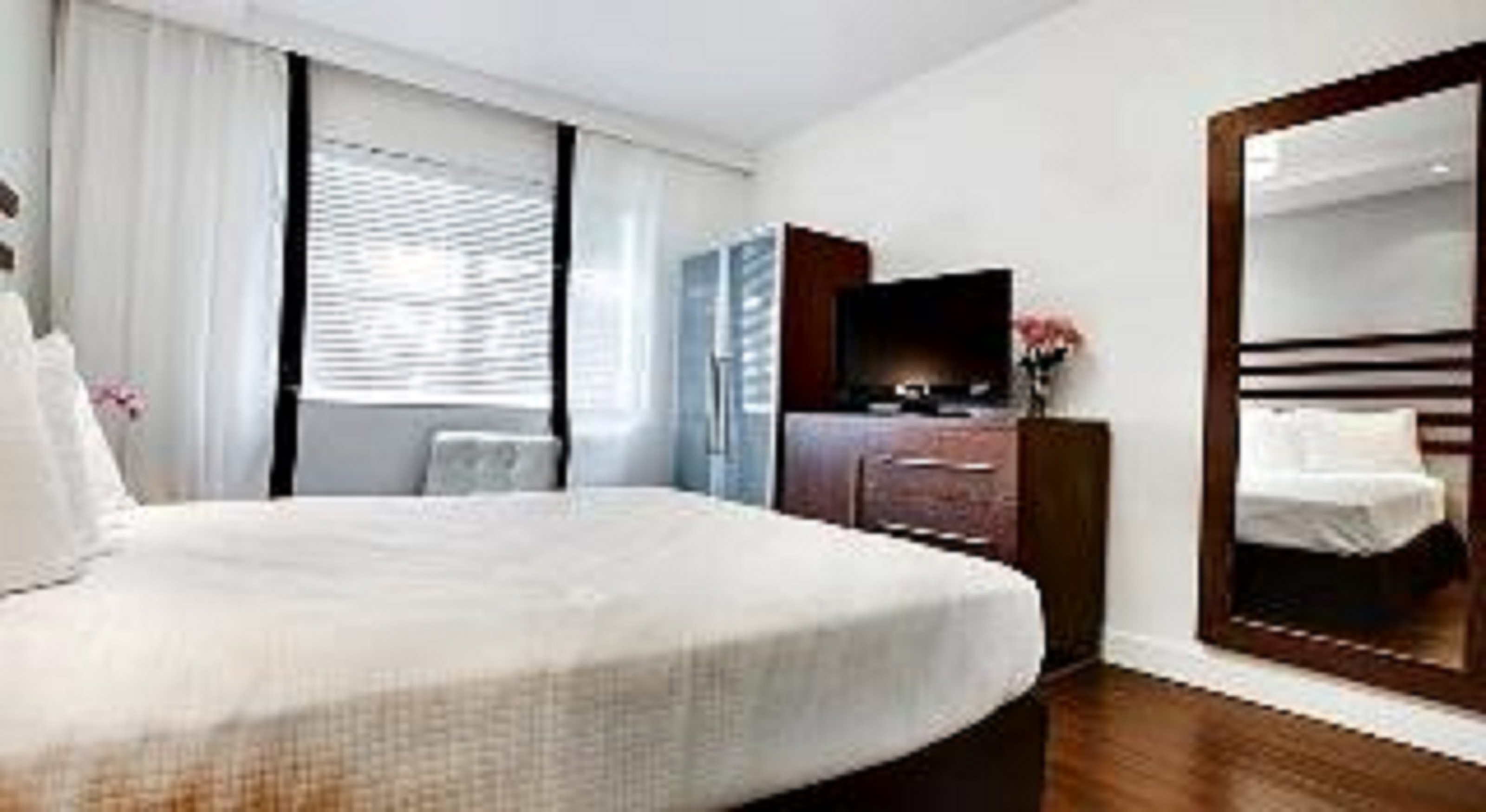 Dorchester Miami Beach Hotel & Suites by null