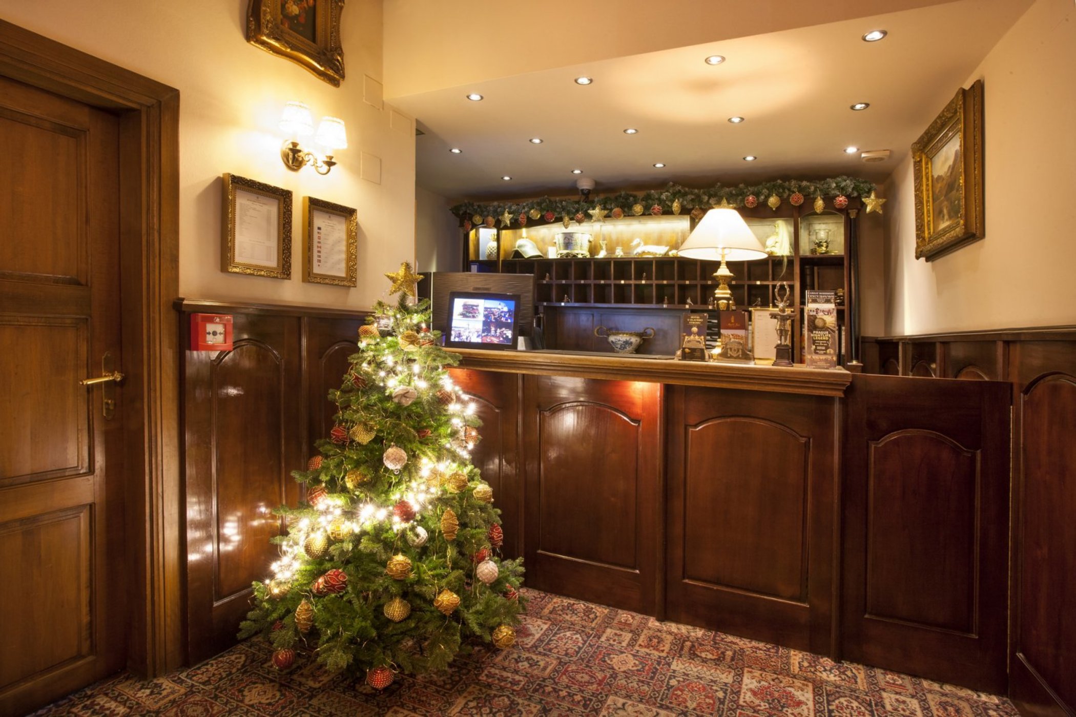 Hotel U Zlatého Stromu Prague by BHG - photo