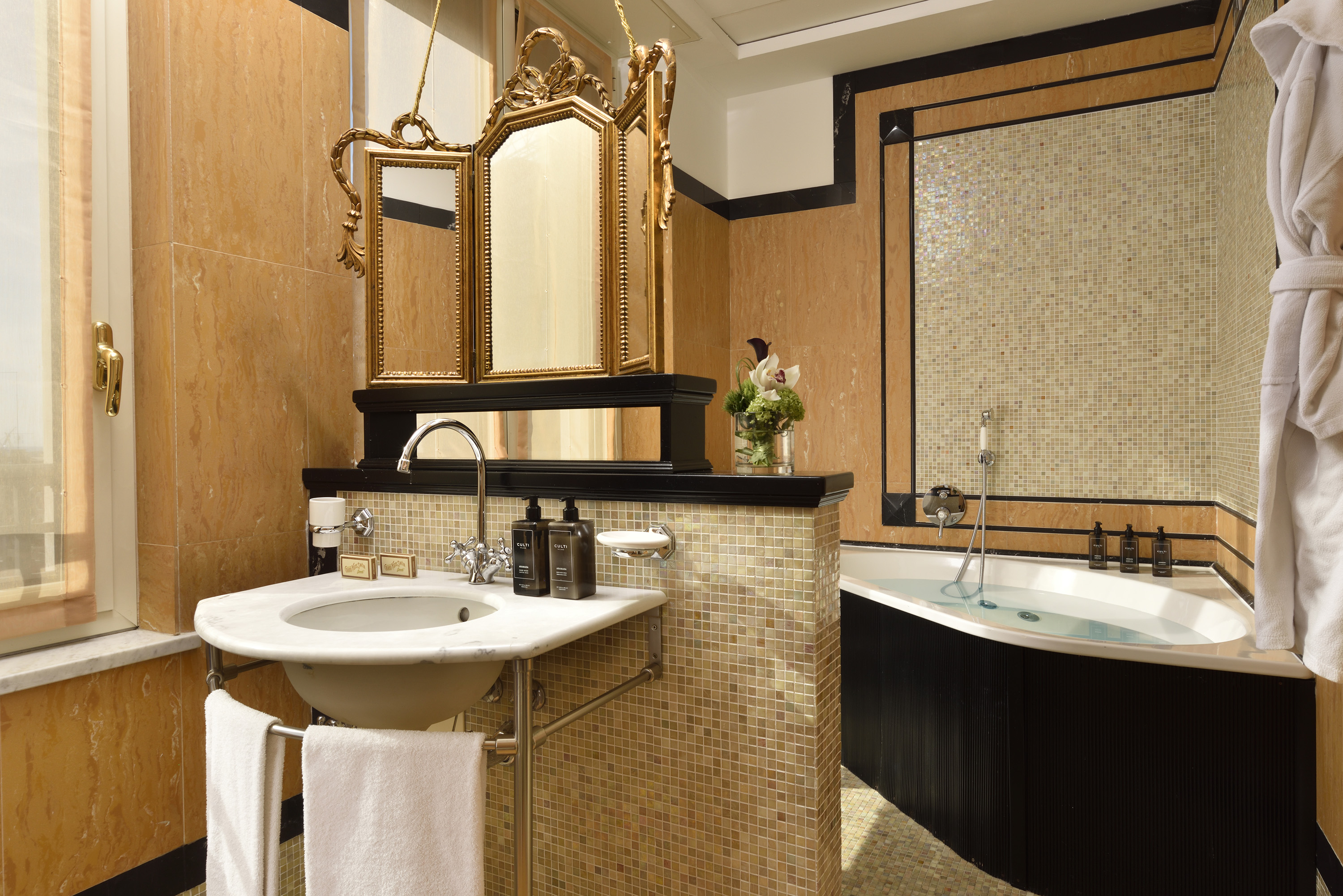 Grand Hotel Savoia by null