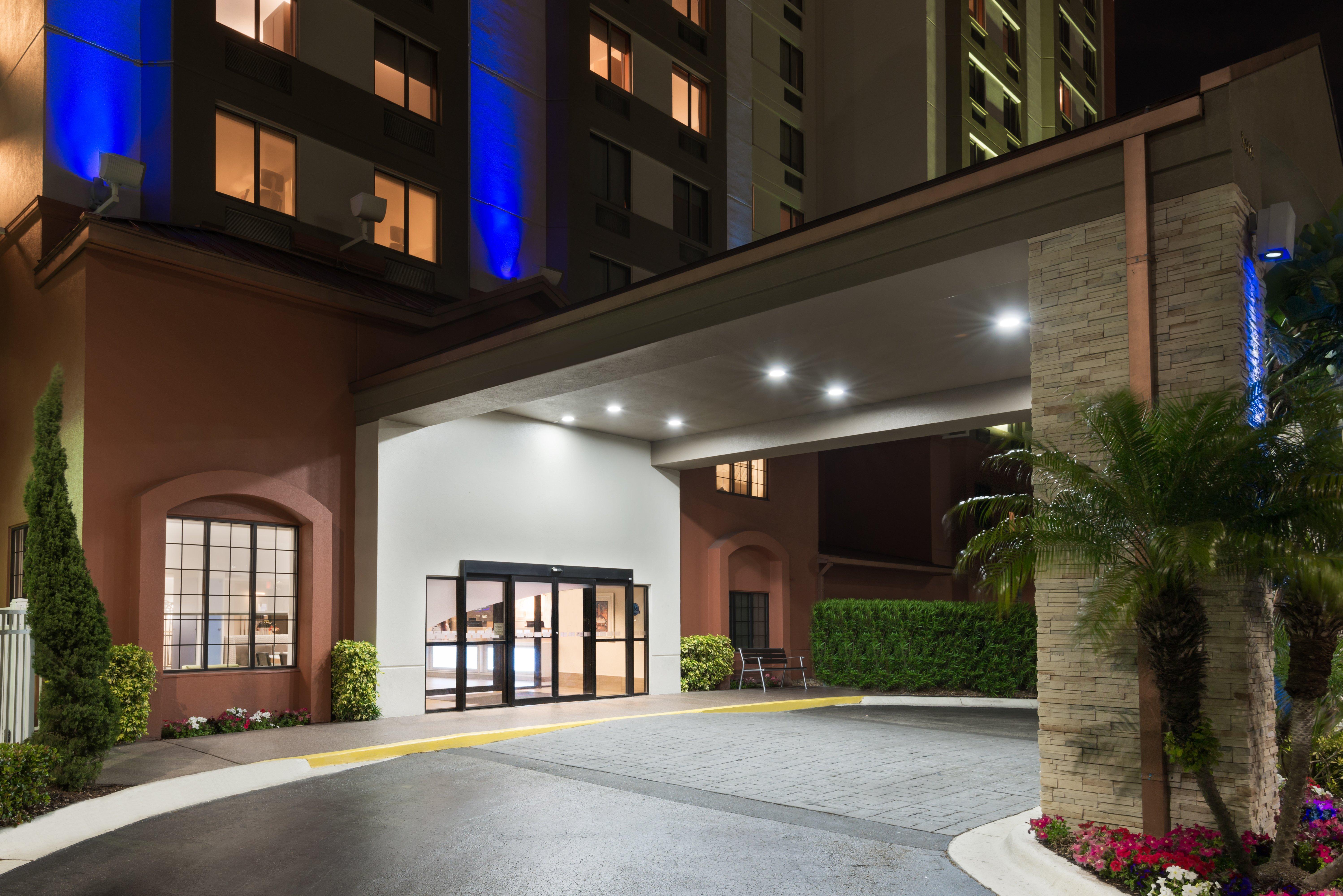 Holiday Inn Express Hotel And Suites Nearest Universal Orlando