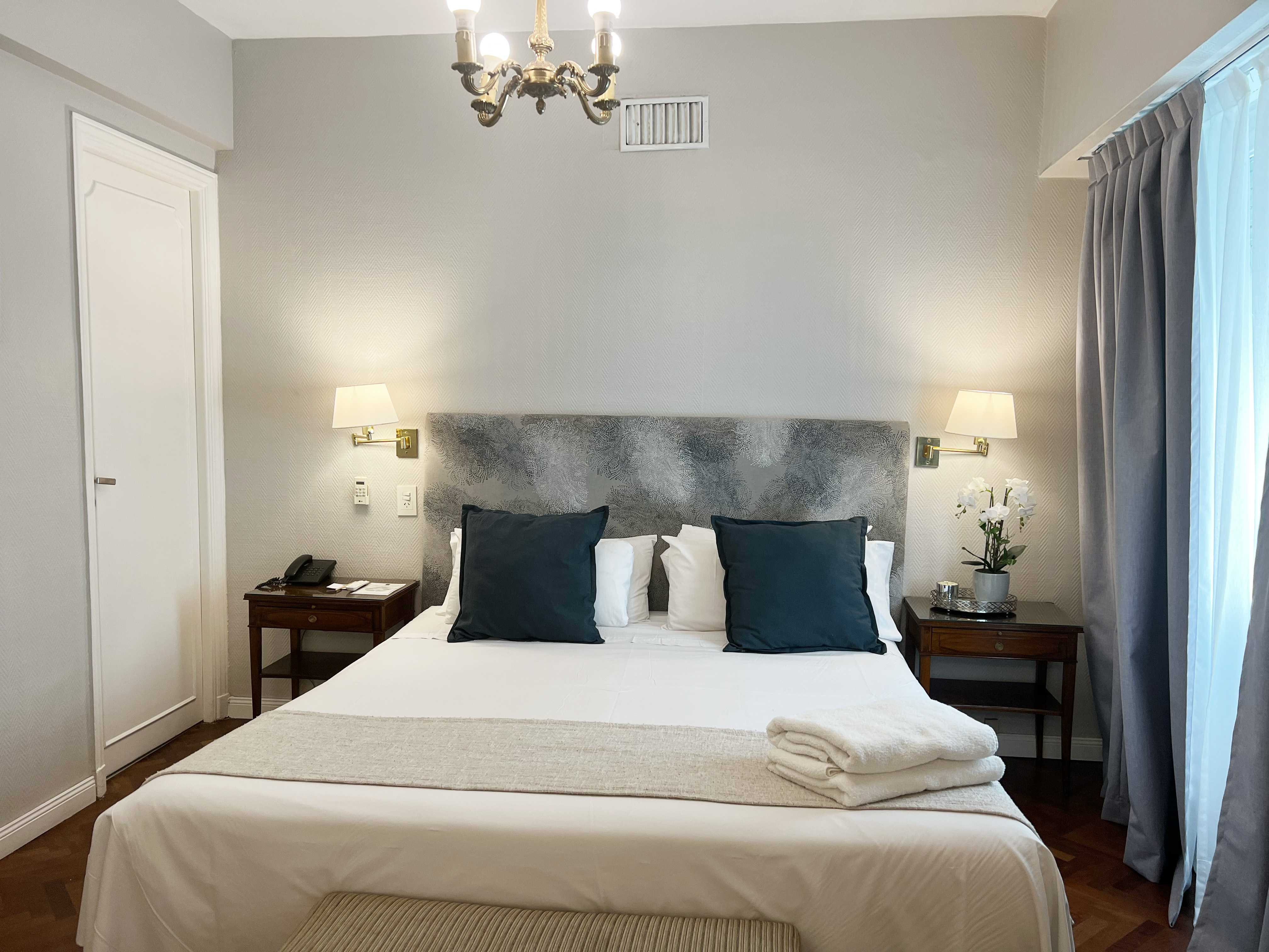 Lafayette Hotel by null