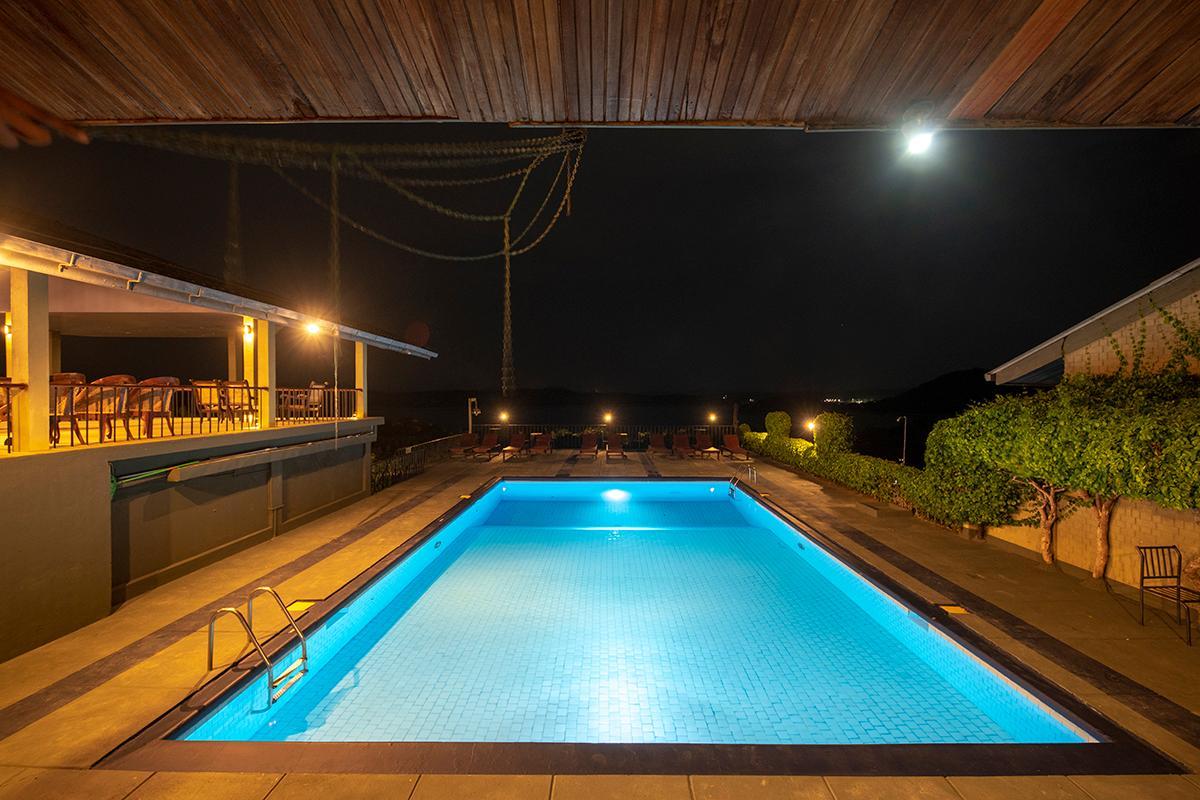 Giritale Hotel by null
