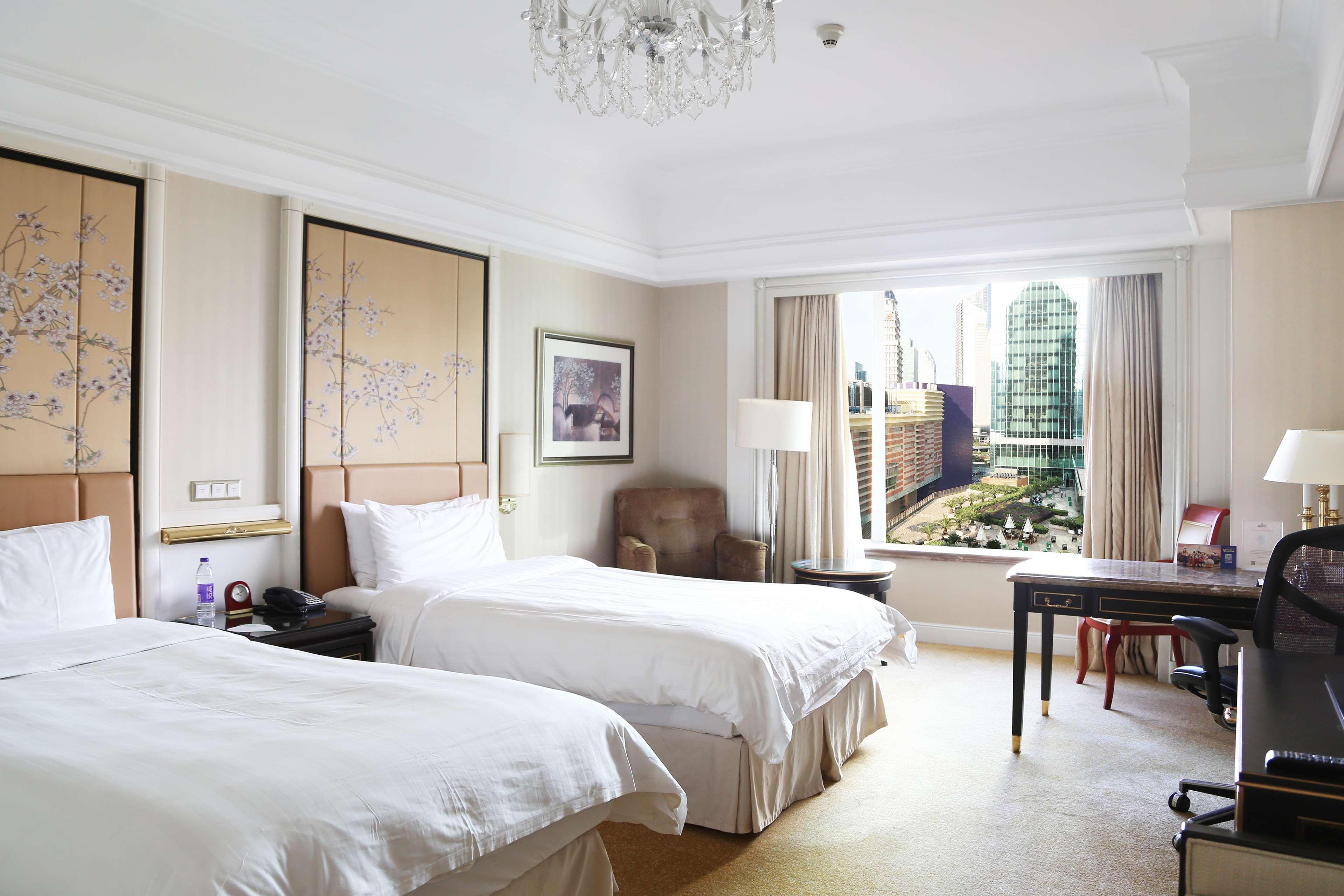 Pudong Shangri-La by null