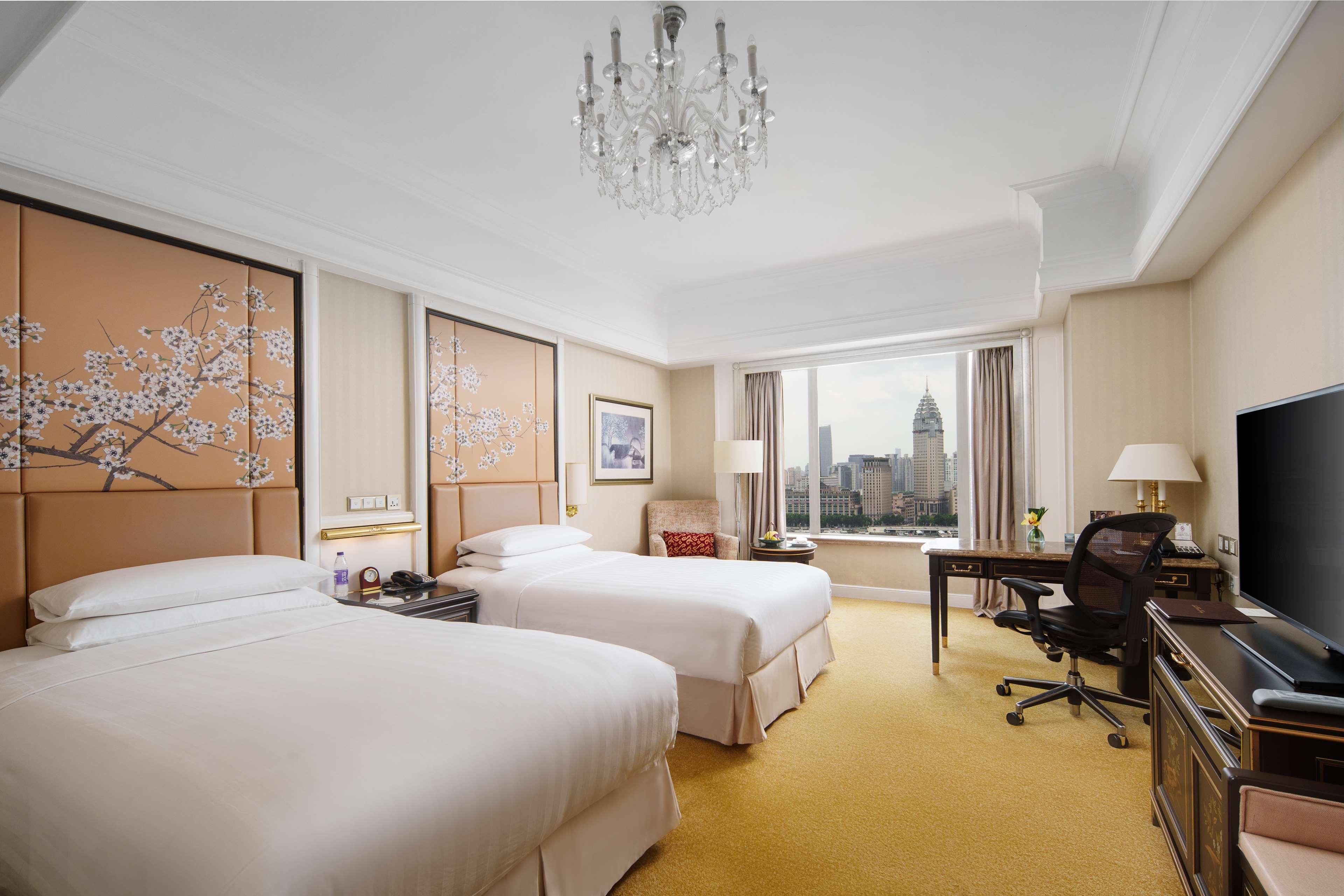 Pudong Shangri-La by null