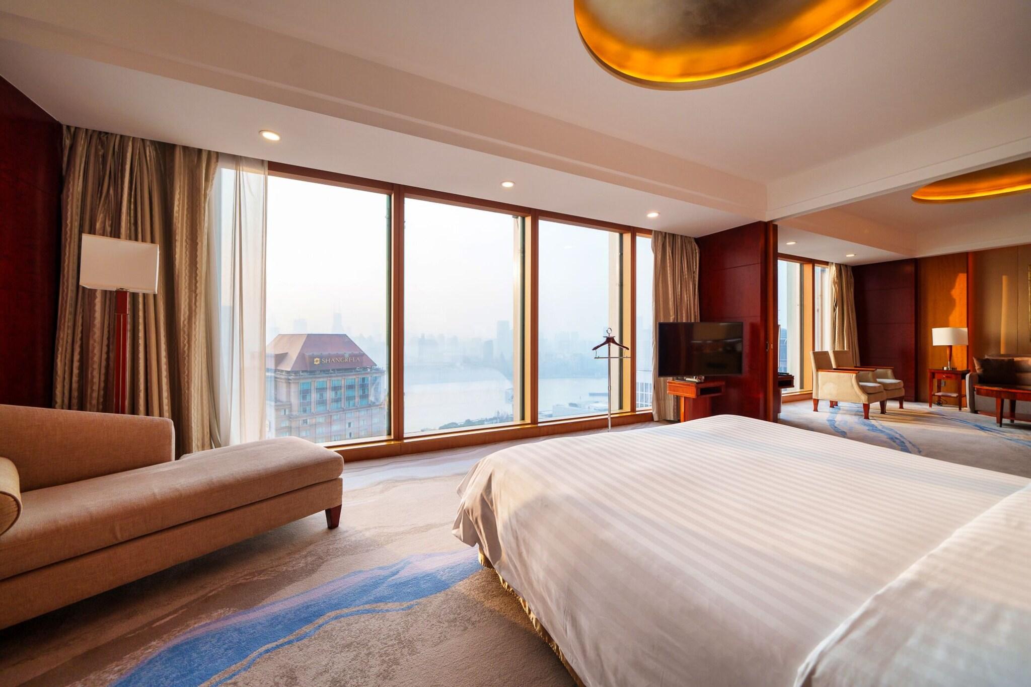 Pudong Shangri-La by null