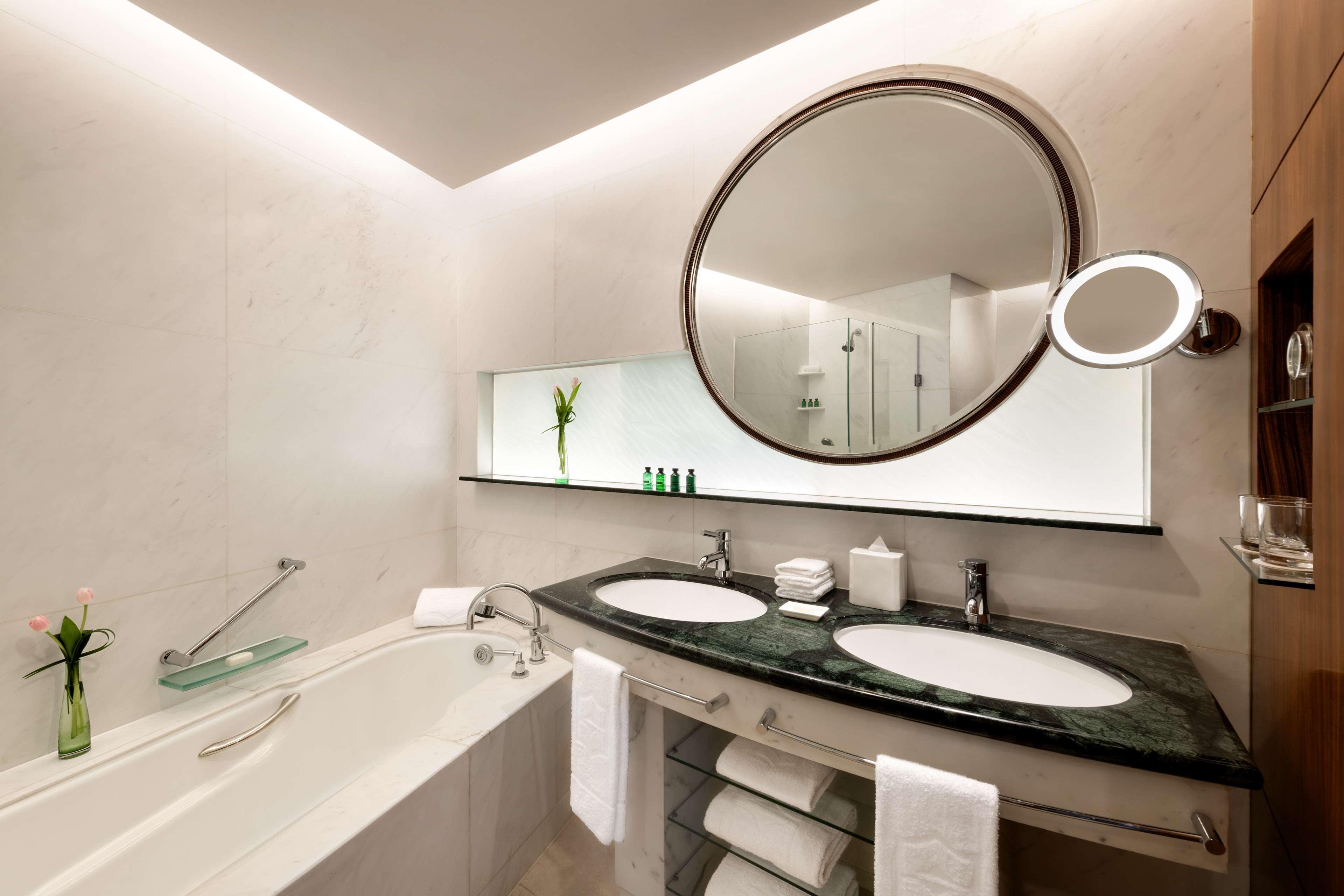 Pudong Shangri-La by null