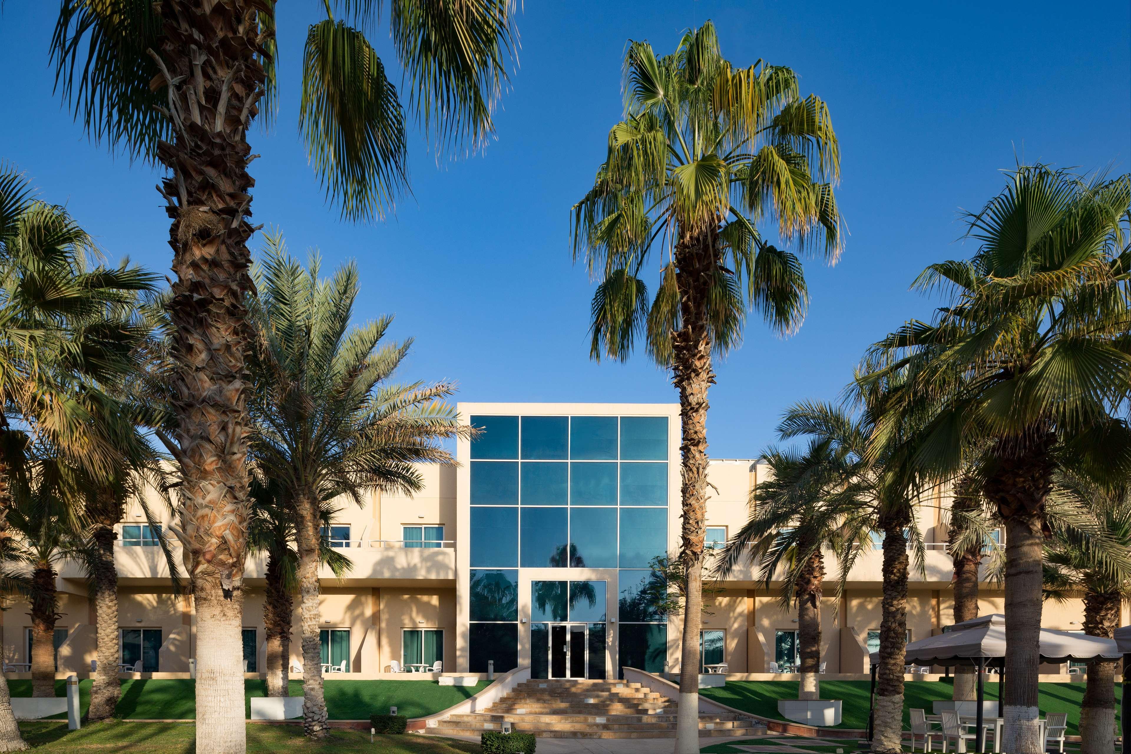 Metropolitan Al Mafraq Hotel - photo