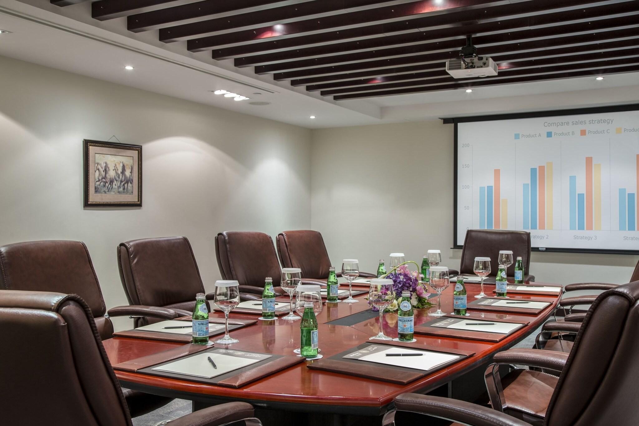 Metropolitan Al Mafraq Hotel - photo