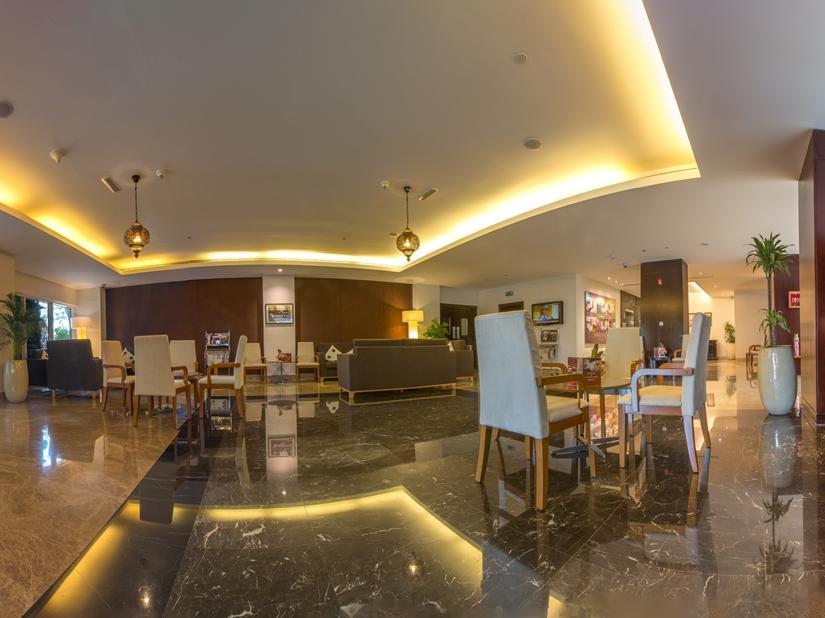 Metropolitan Al Mafraq Hotel - photo