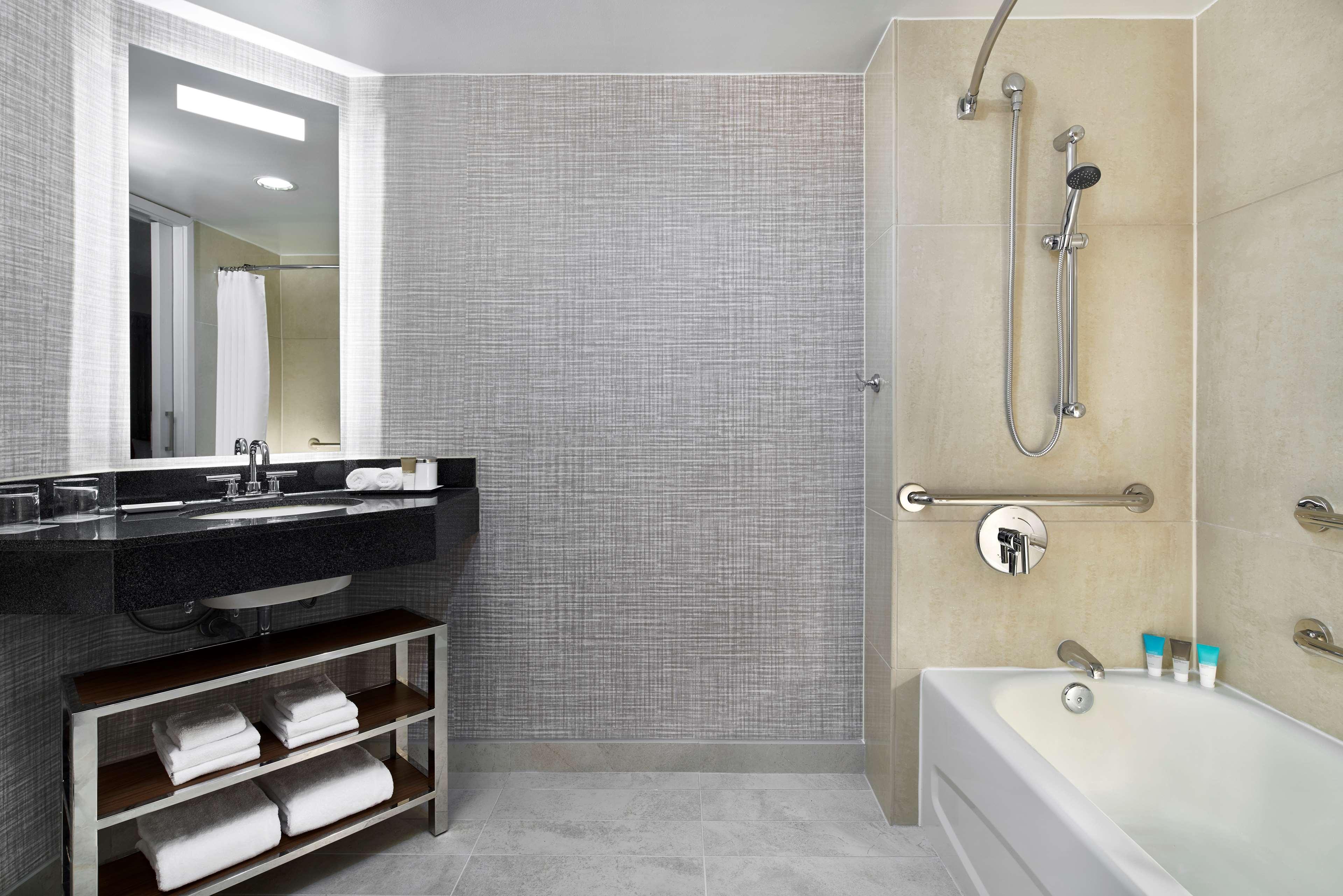 Hilton Fairfax by null
