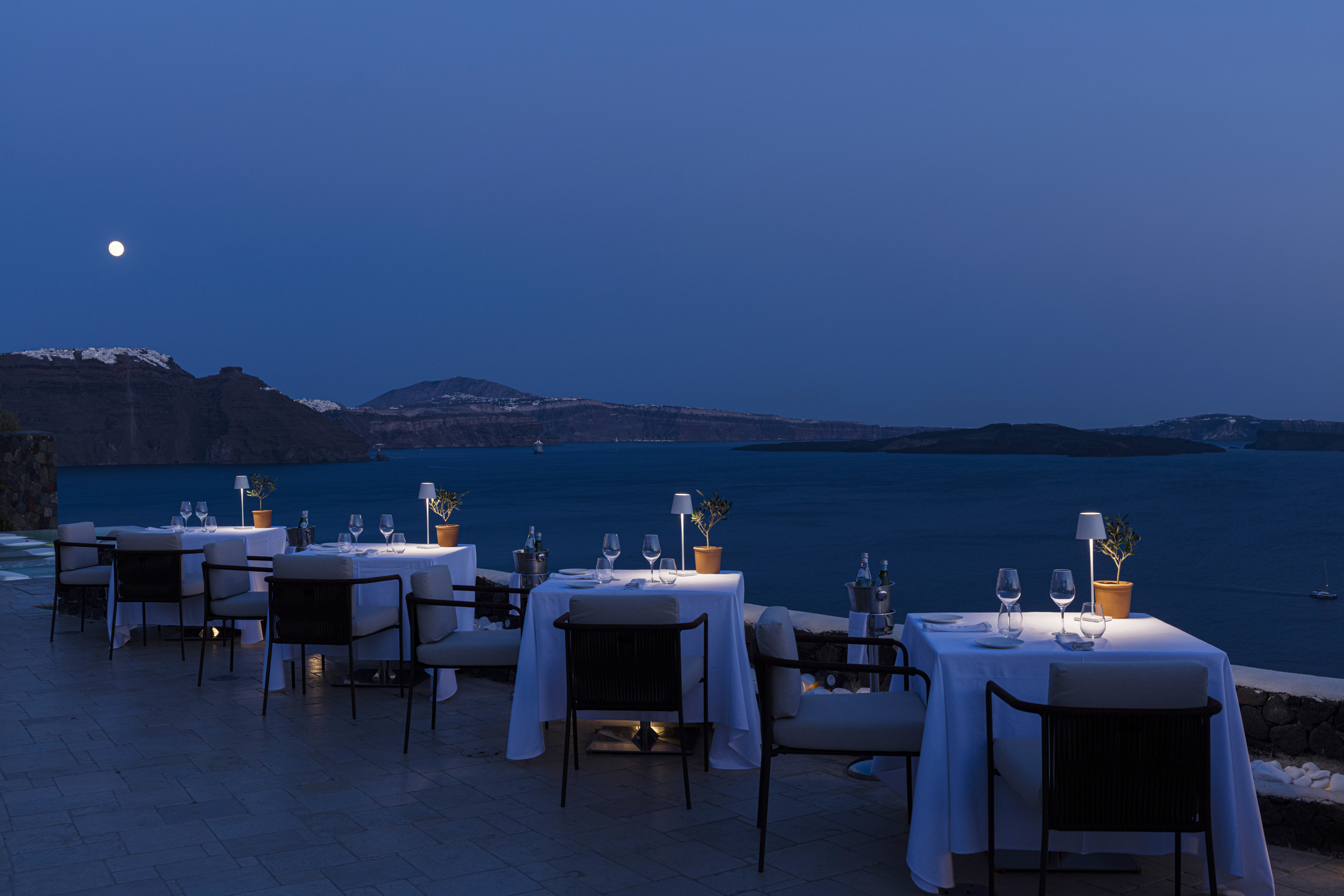 Canaves Oia Suites