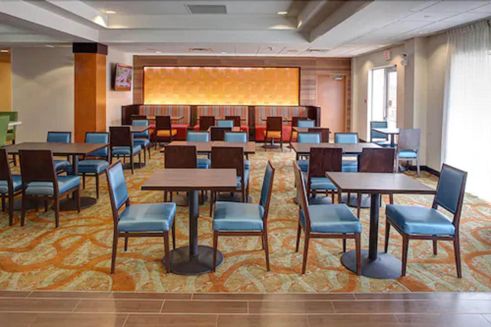 Fairfield Inn And Suites By Marriott Toronto Bramp