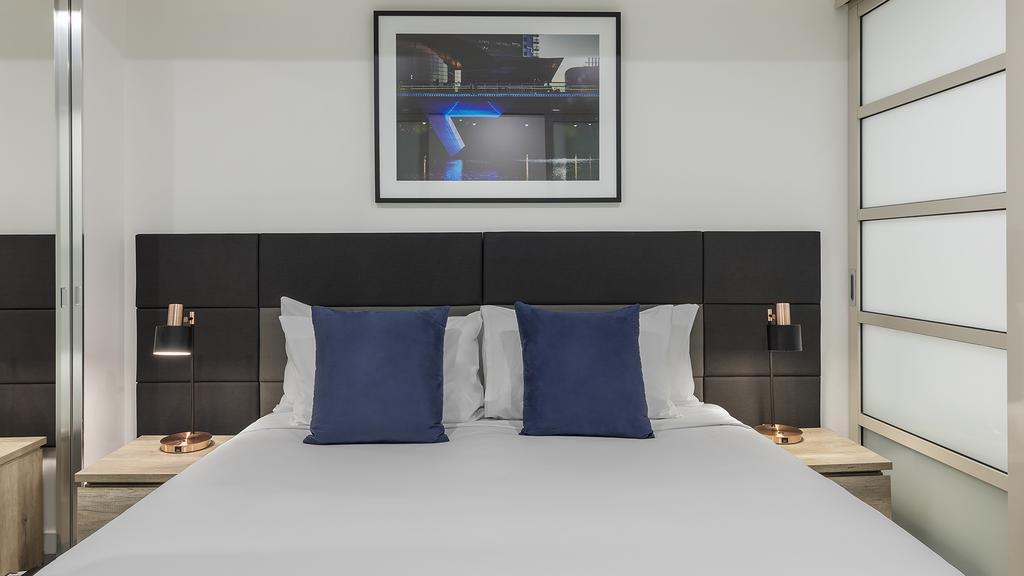 Oaks Adelaide Embassy Suites by null