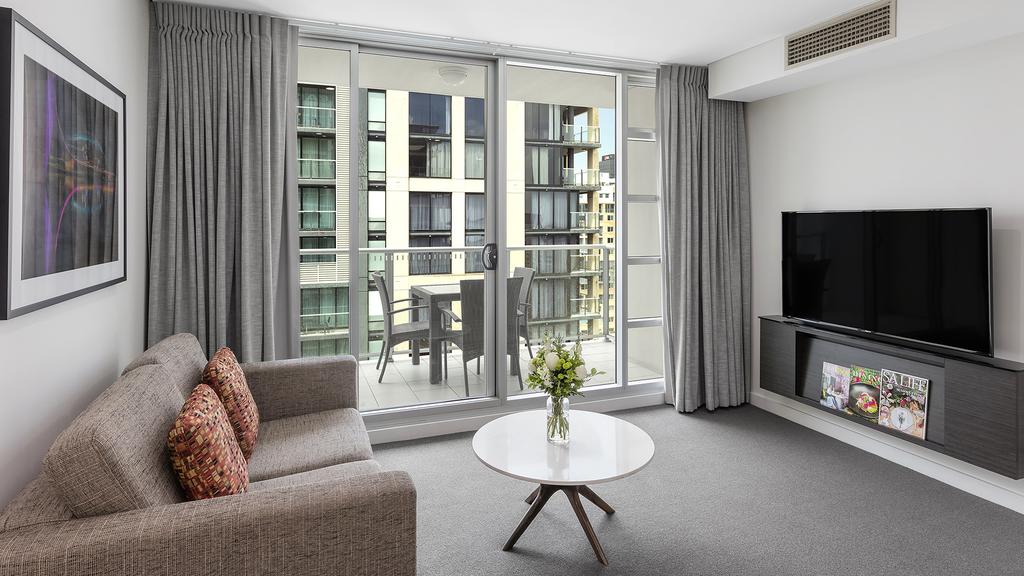 Oaks Adelaide Embassy Suites by null