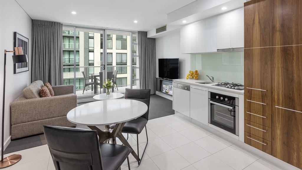 Oaks Adelaide Embassy Suites by null