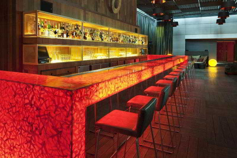 W Montreal by null