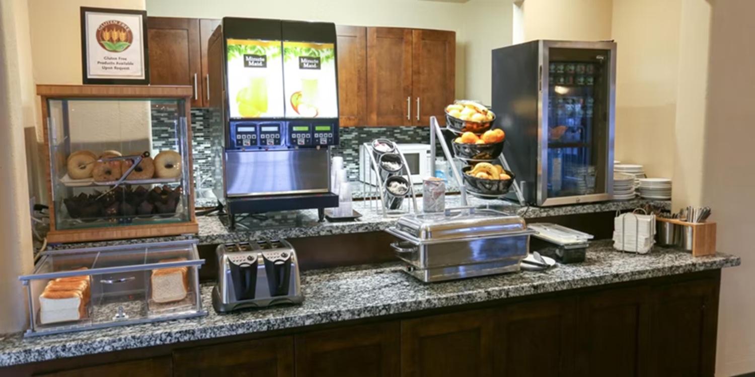 Prairie Crest Calgary Airport by IHG