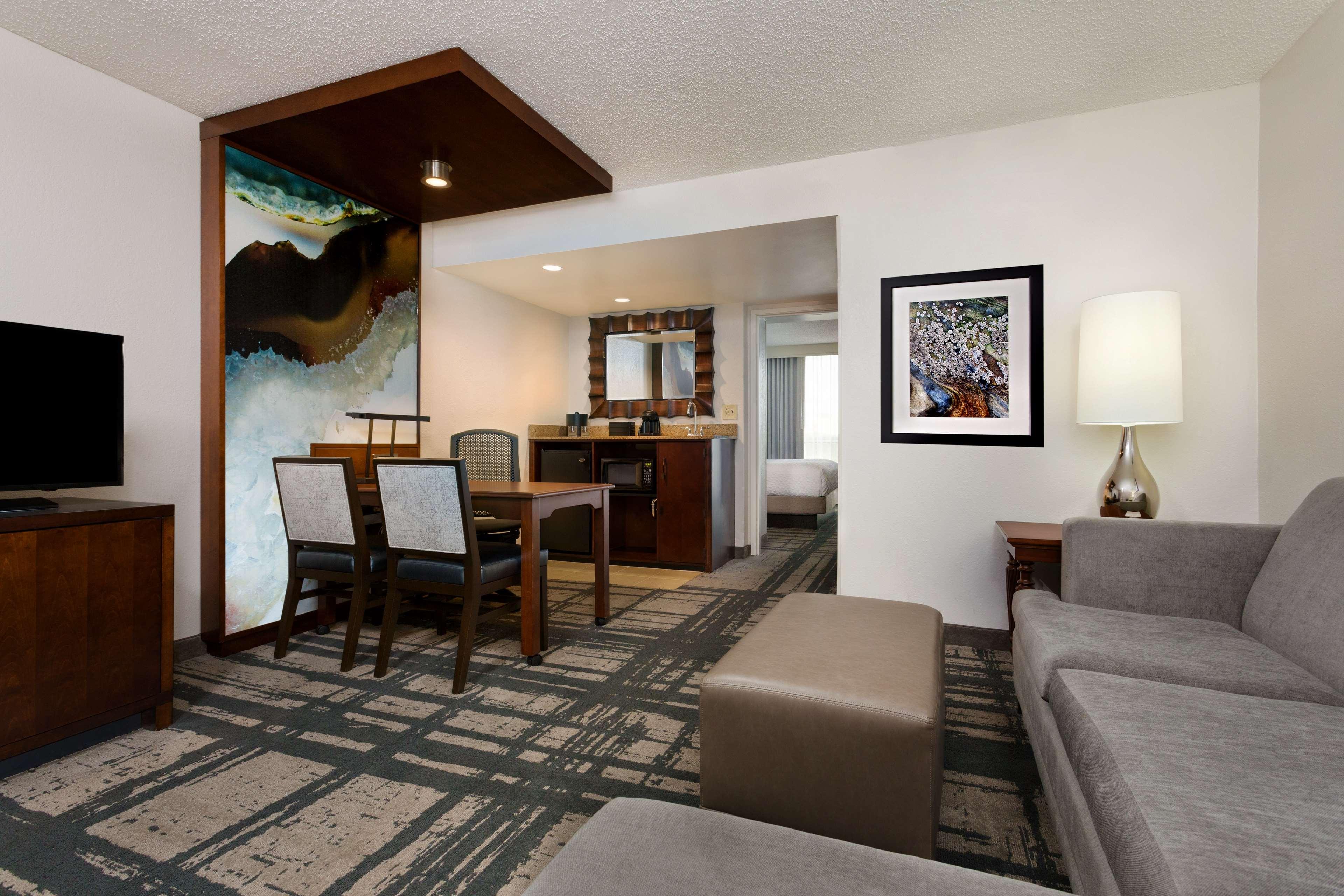 Embassy Suites International Dr Convention Center