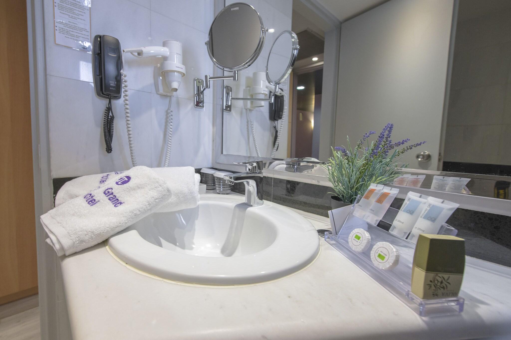 Polis Grand Hotel - photo