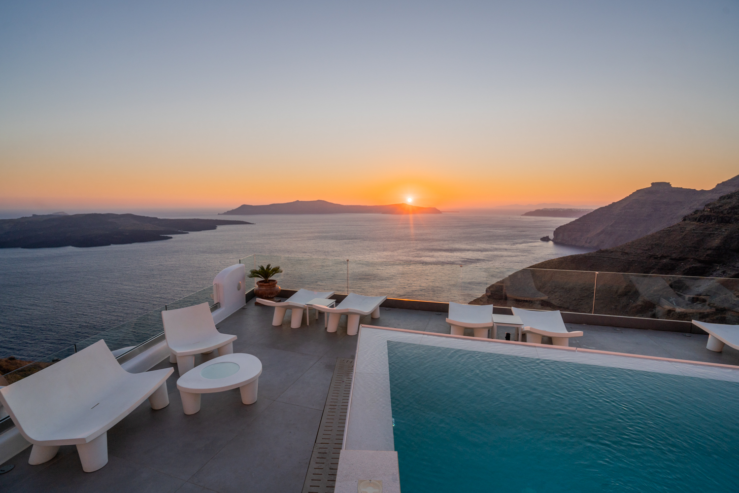 Athina Luxury Suites - photo