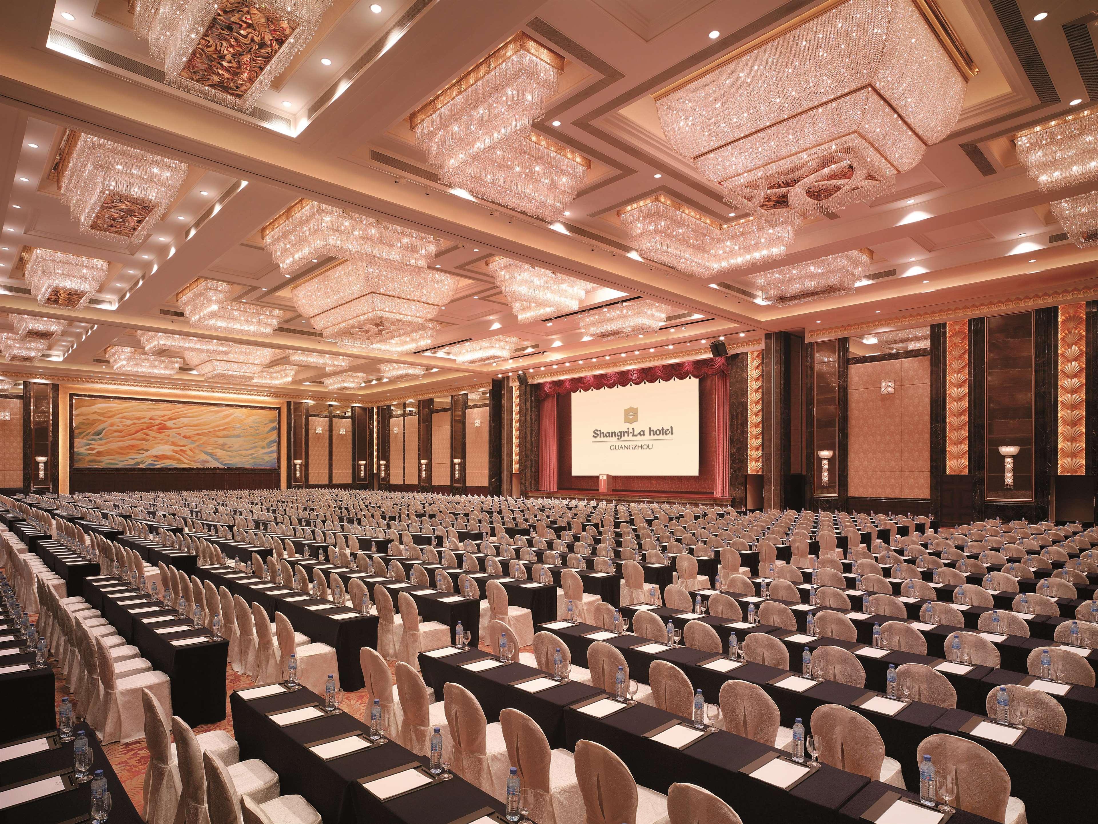 Shangri-La Hotel, Guangzhou by null